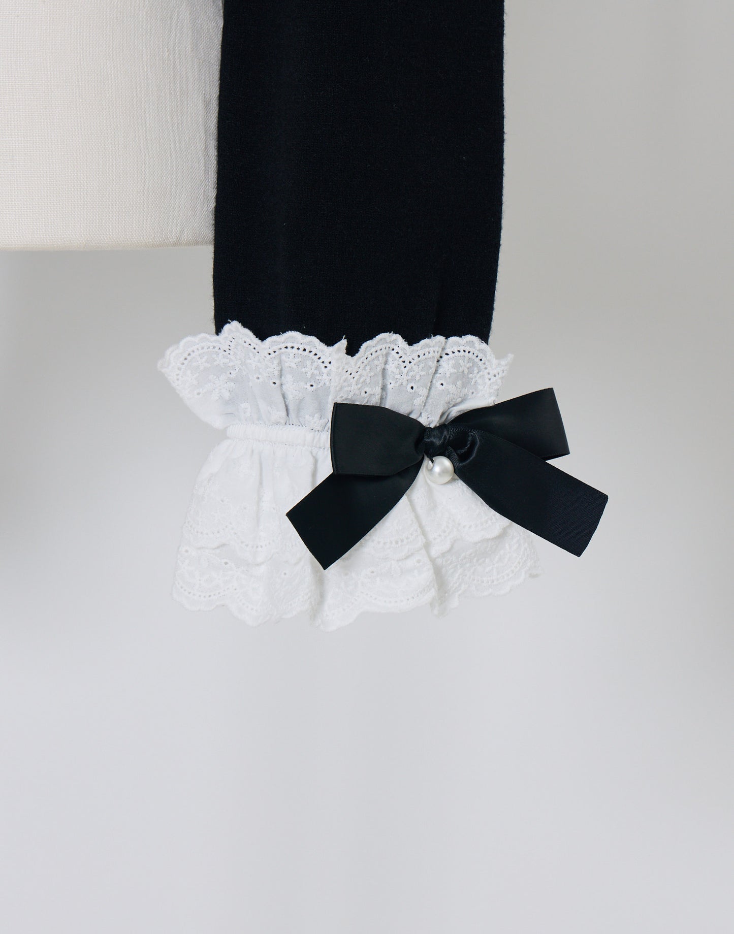 (Pre-order) mellfy memory Ruffle and lace cuff ribbon Knit Top