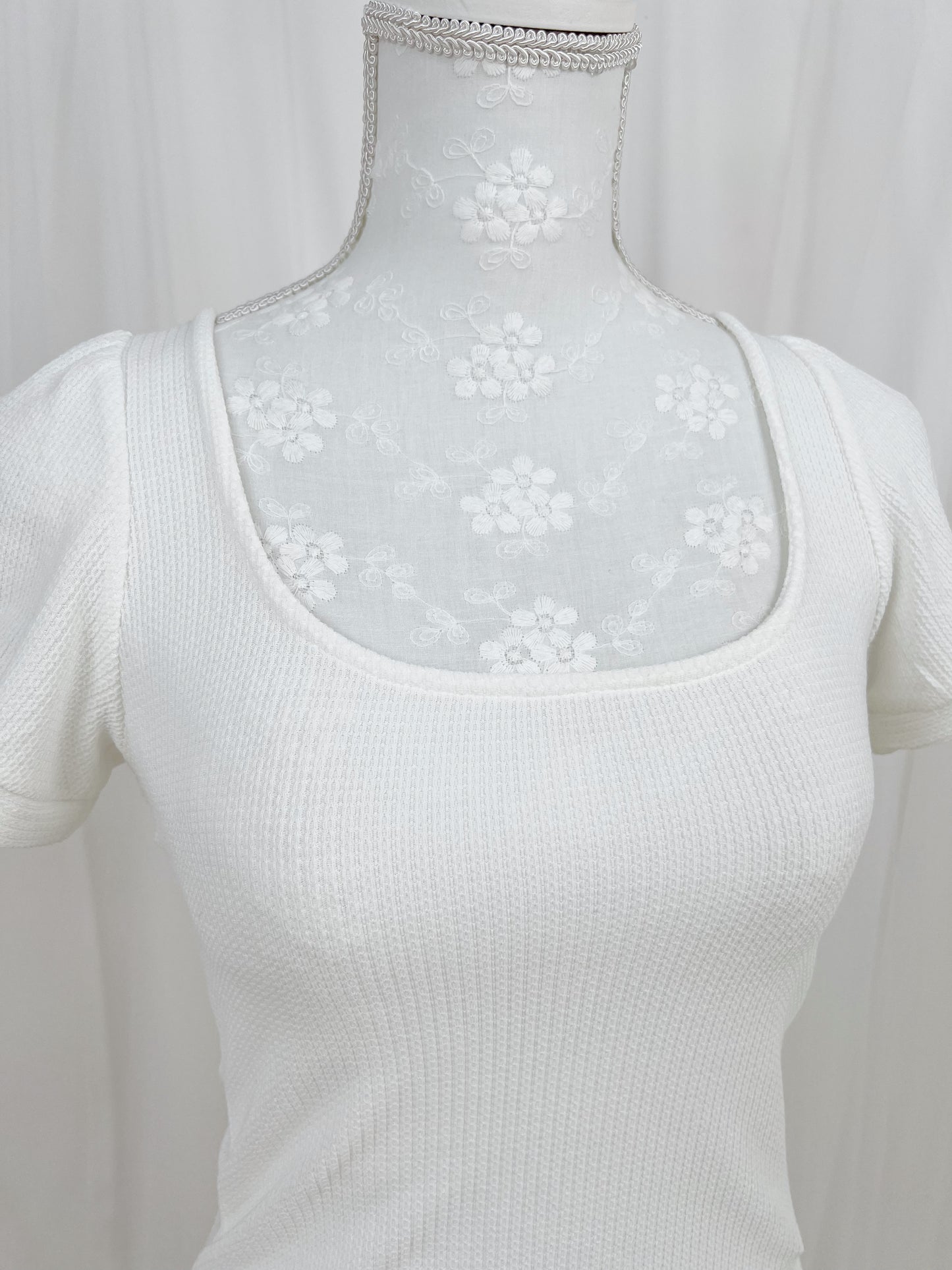 (16% OFF) GRL Back Bow Shoujo Top (White)