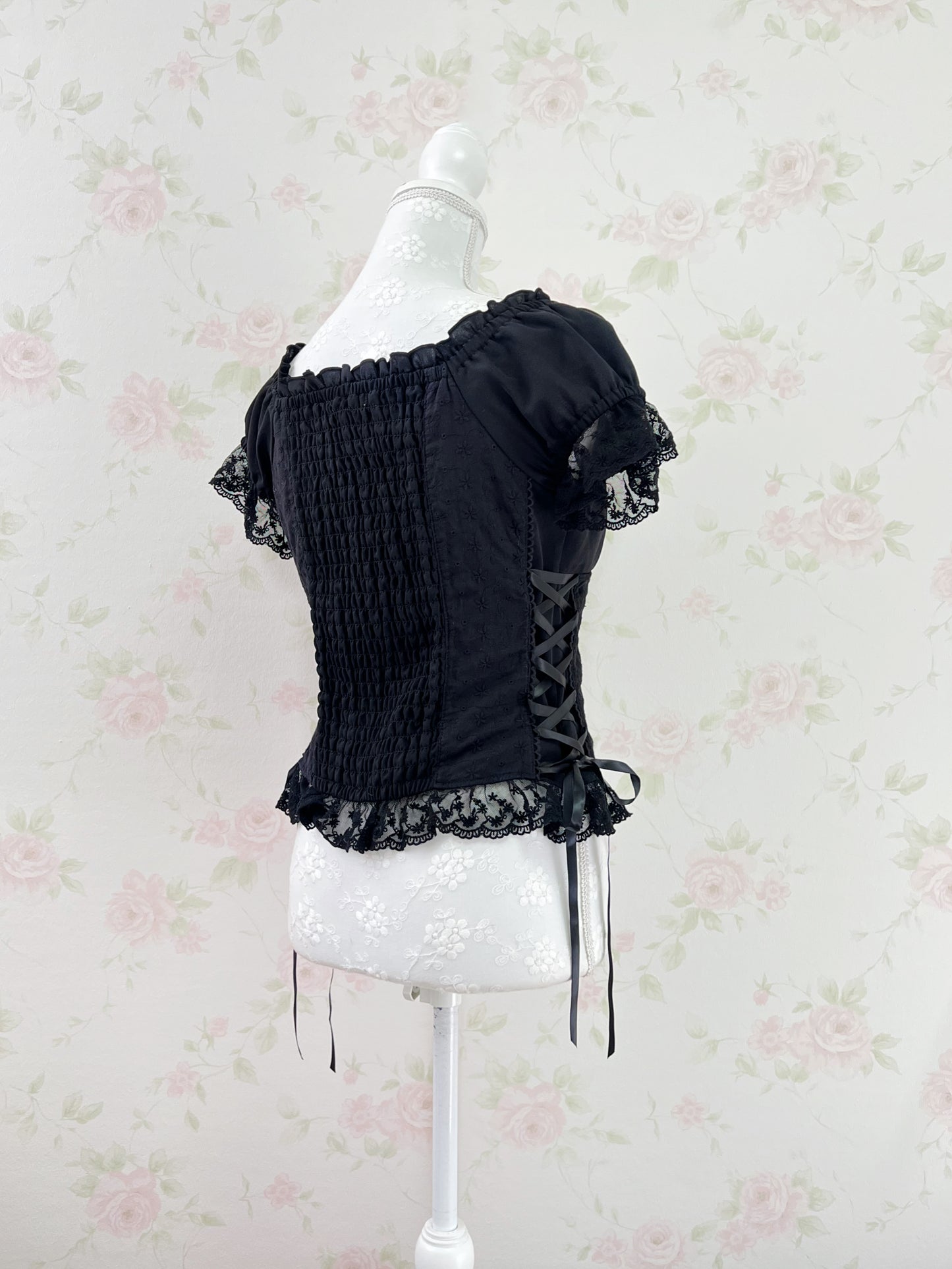 axes femme 2 Way Shoulder Laced Up Top (Black)