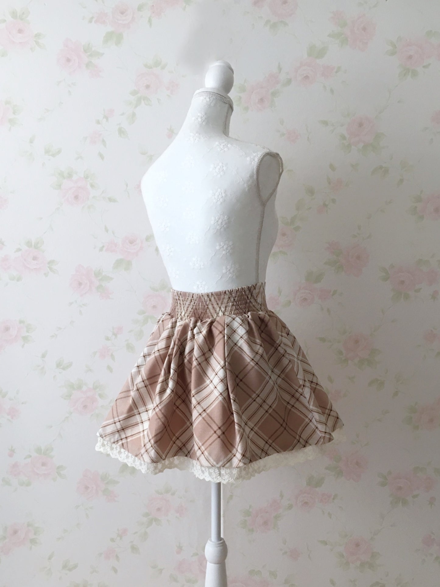 LIZ LISA Hem Lace Checked Sukapan (Beige)