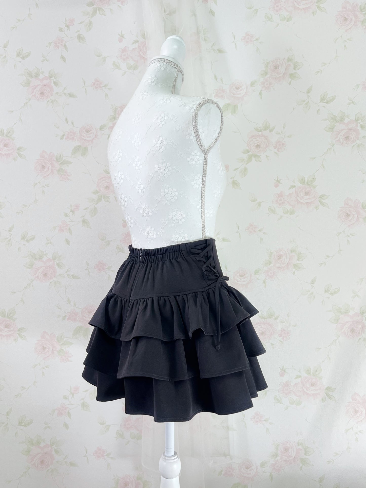 GRL Tiered High Waist Side Bow Skirt (Black)