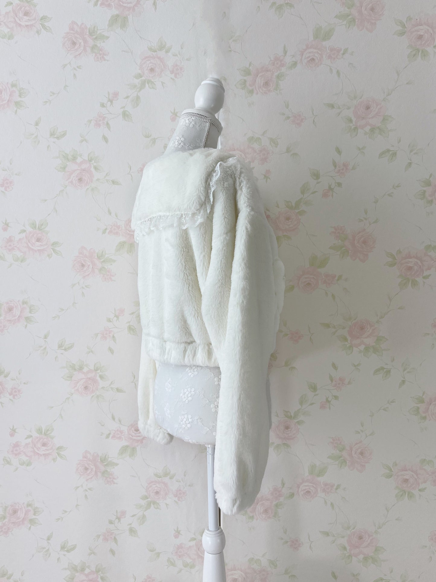 majoretty Lacy Sailor Collar Eco Fur Jacket (White)
