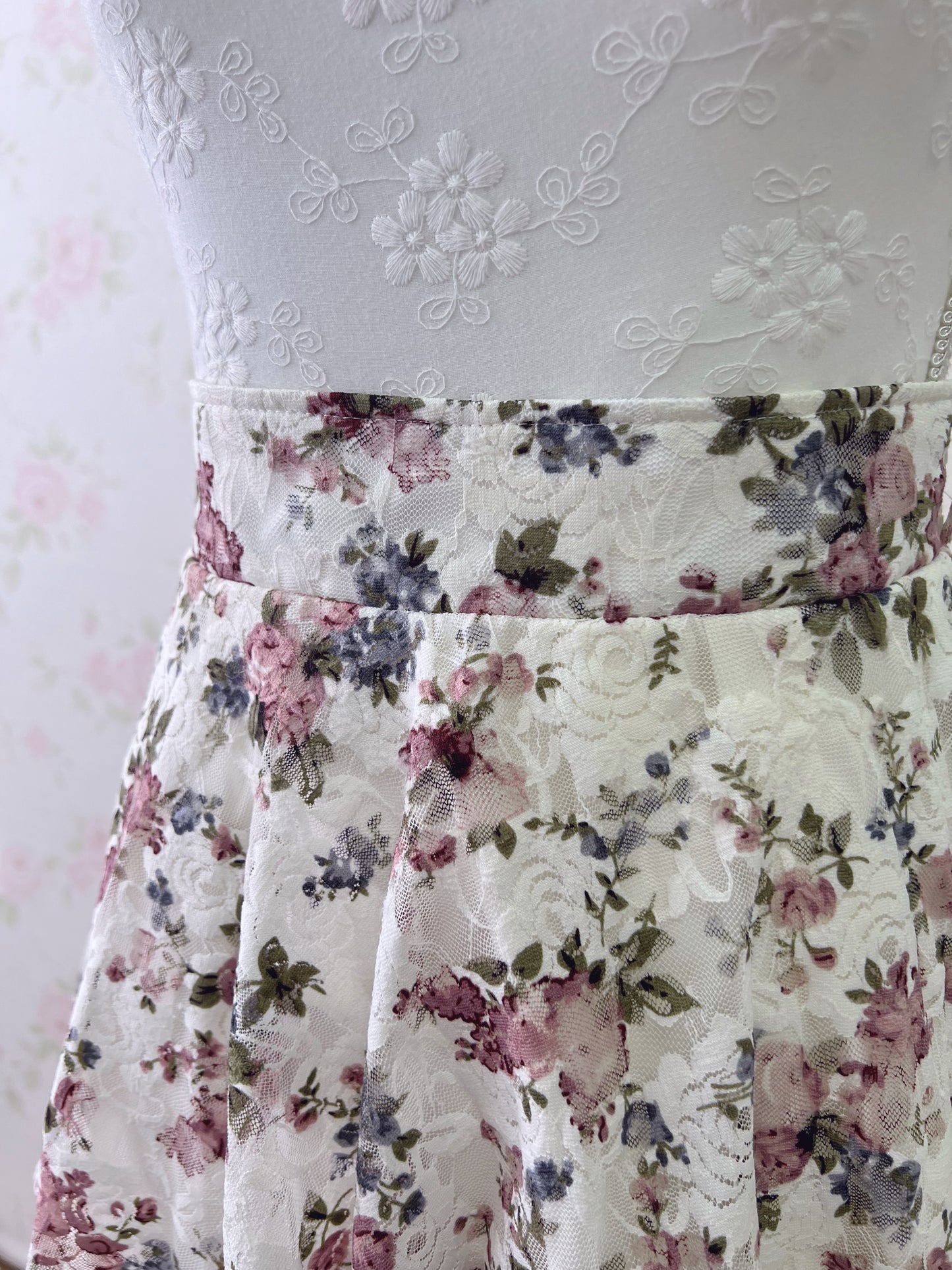Sweet Girly Floral Mini Skirt (White)