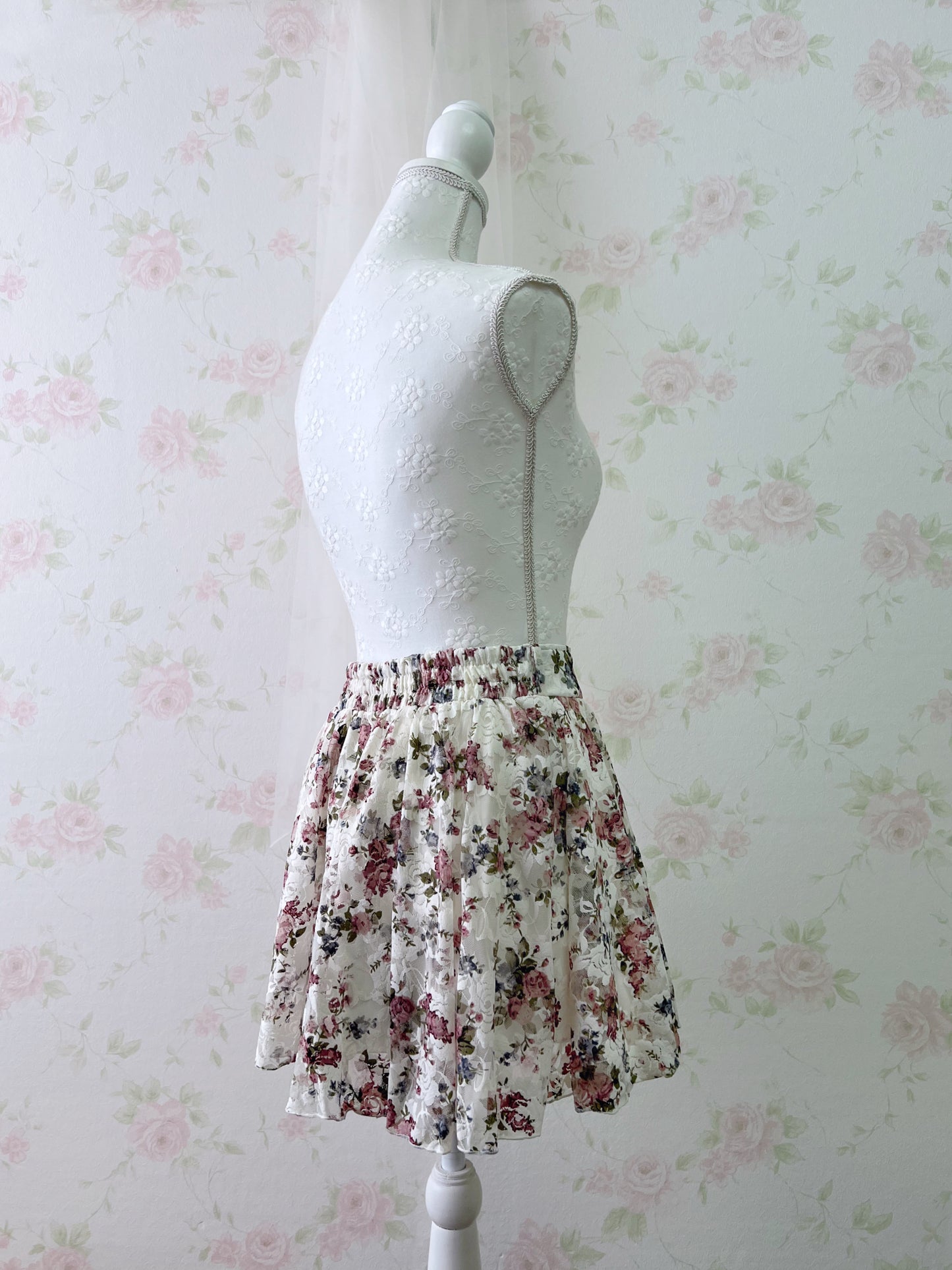 Sweet Girly Floral Mini Skirt (White)