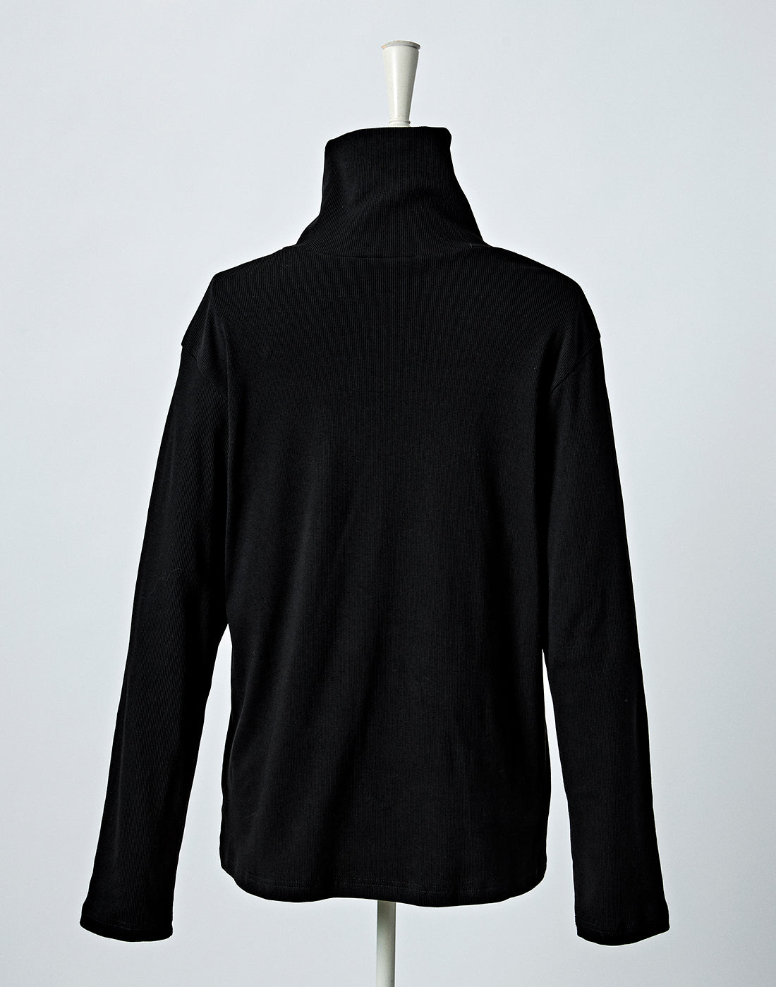 Studs logo high neck tops
