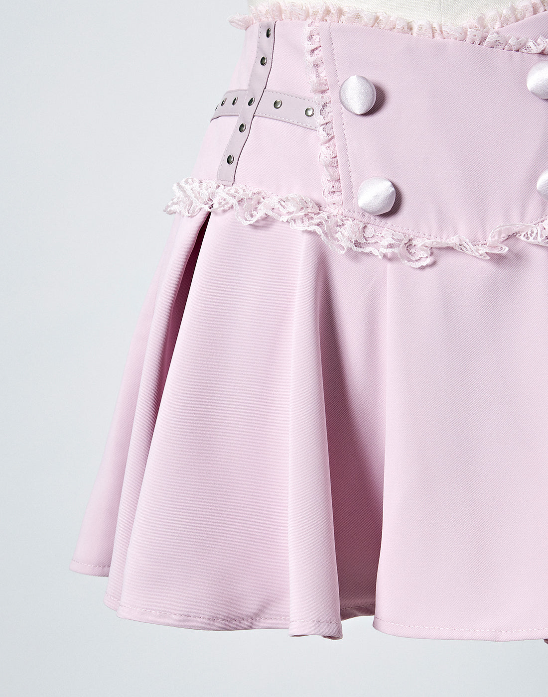 Back frill skirt-like pants