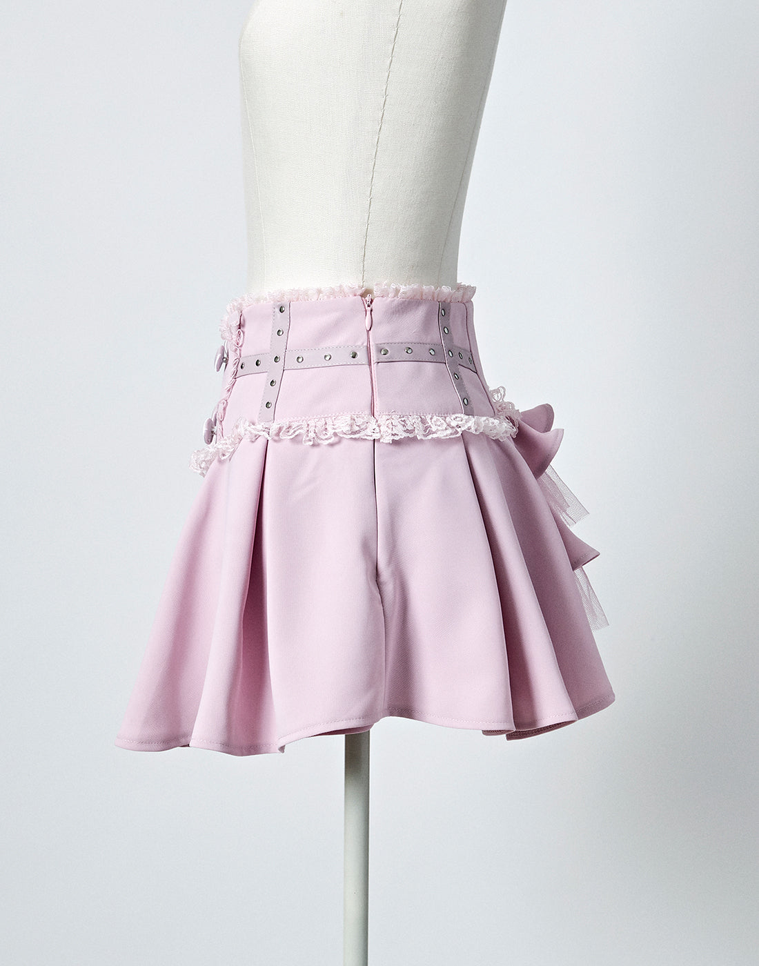 Back frill skirt-like pants