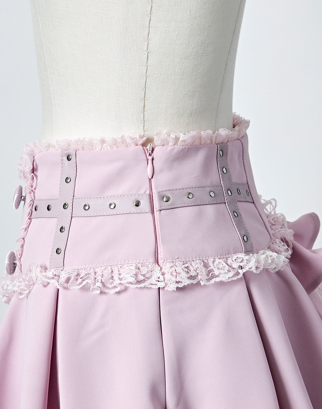 Back frill skirt-like pants
