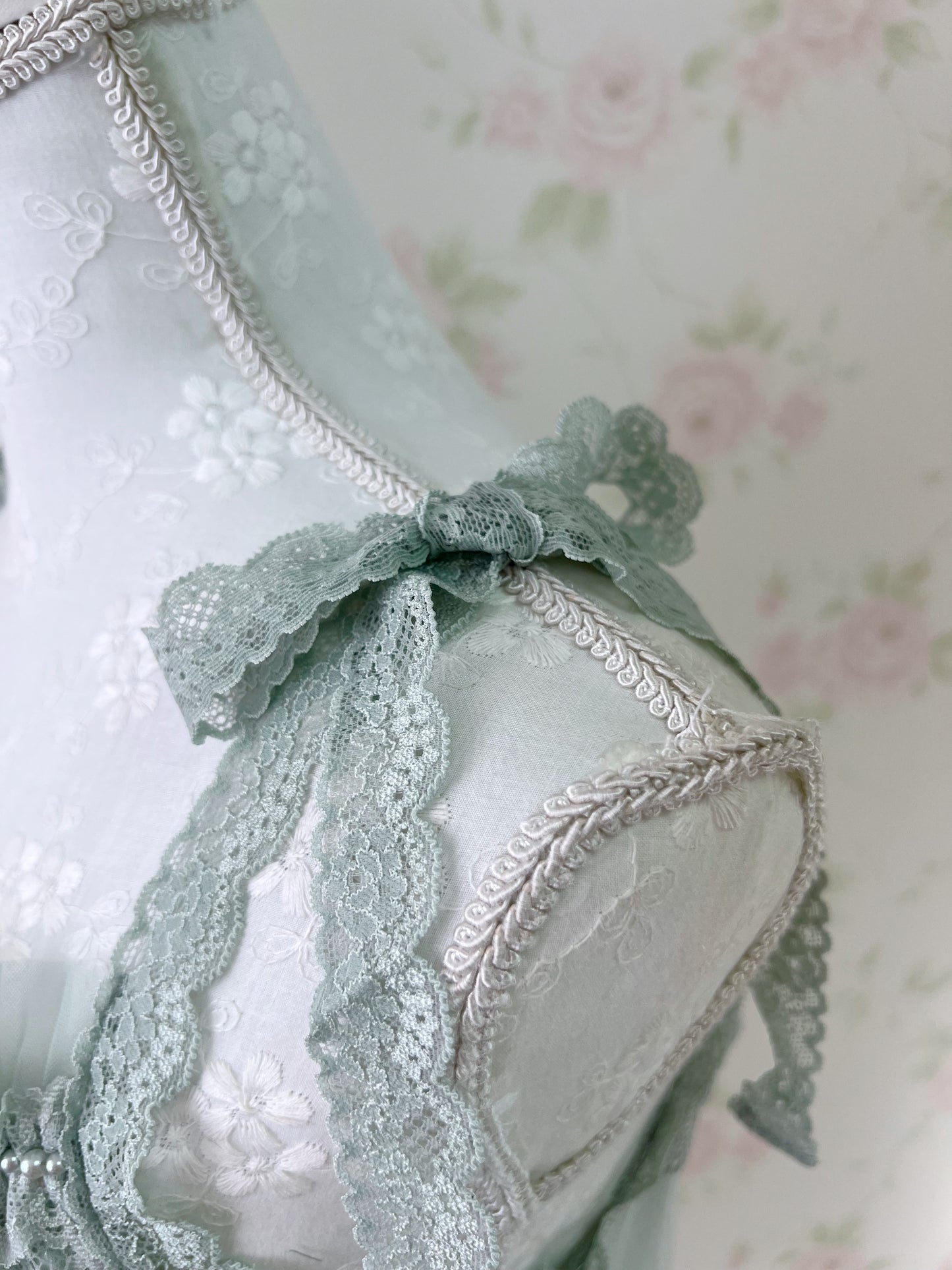 axes femme Lace Bow Camisole (Mint Green)
