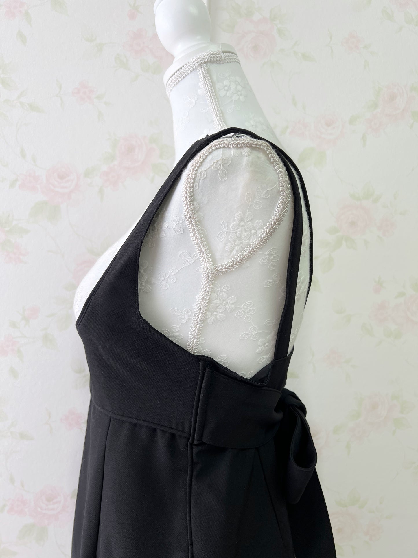 EATME Mermaid Back Bow Jumper Dress (Black)