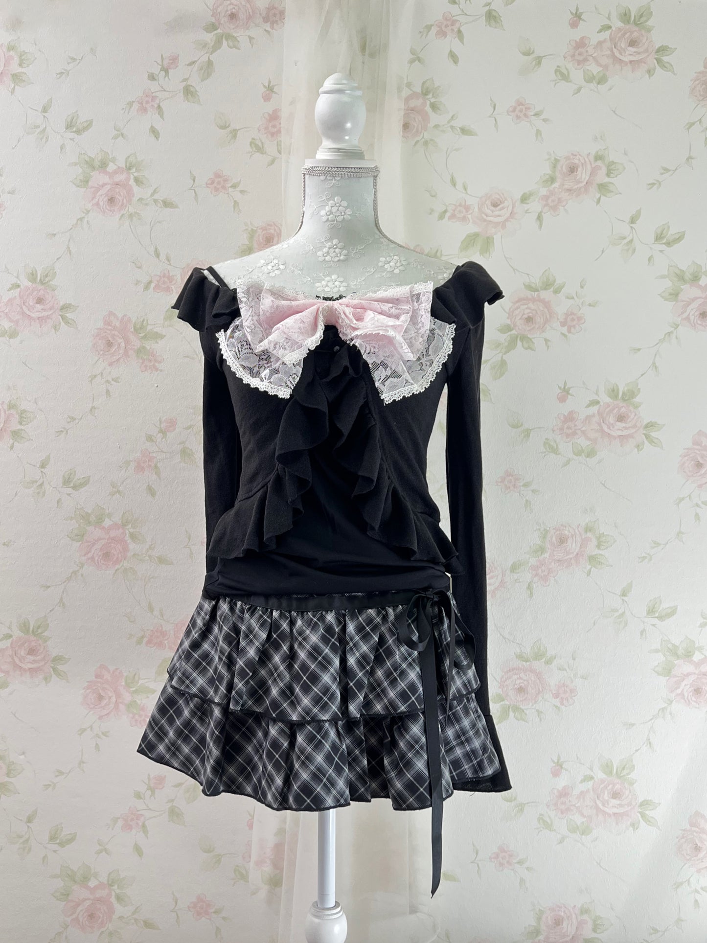 GRL Ruffled V Neck Cardigan (Black)