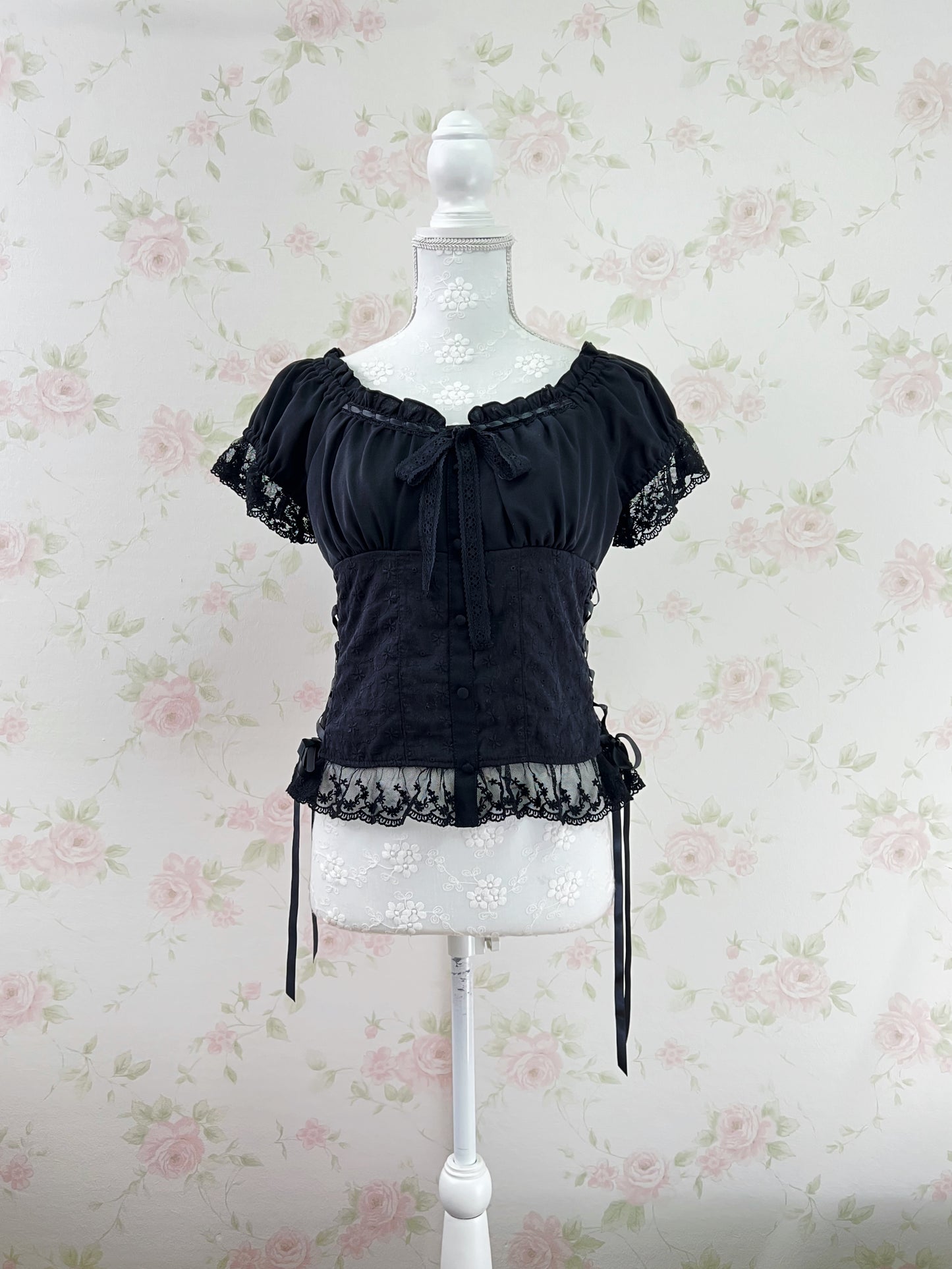 axes femme 2 Way Shoulder Laced Up Top (Black)
