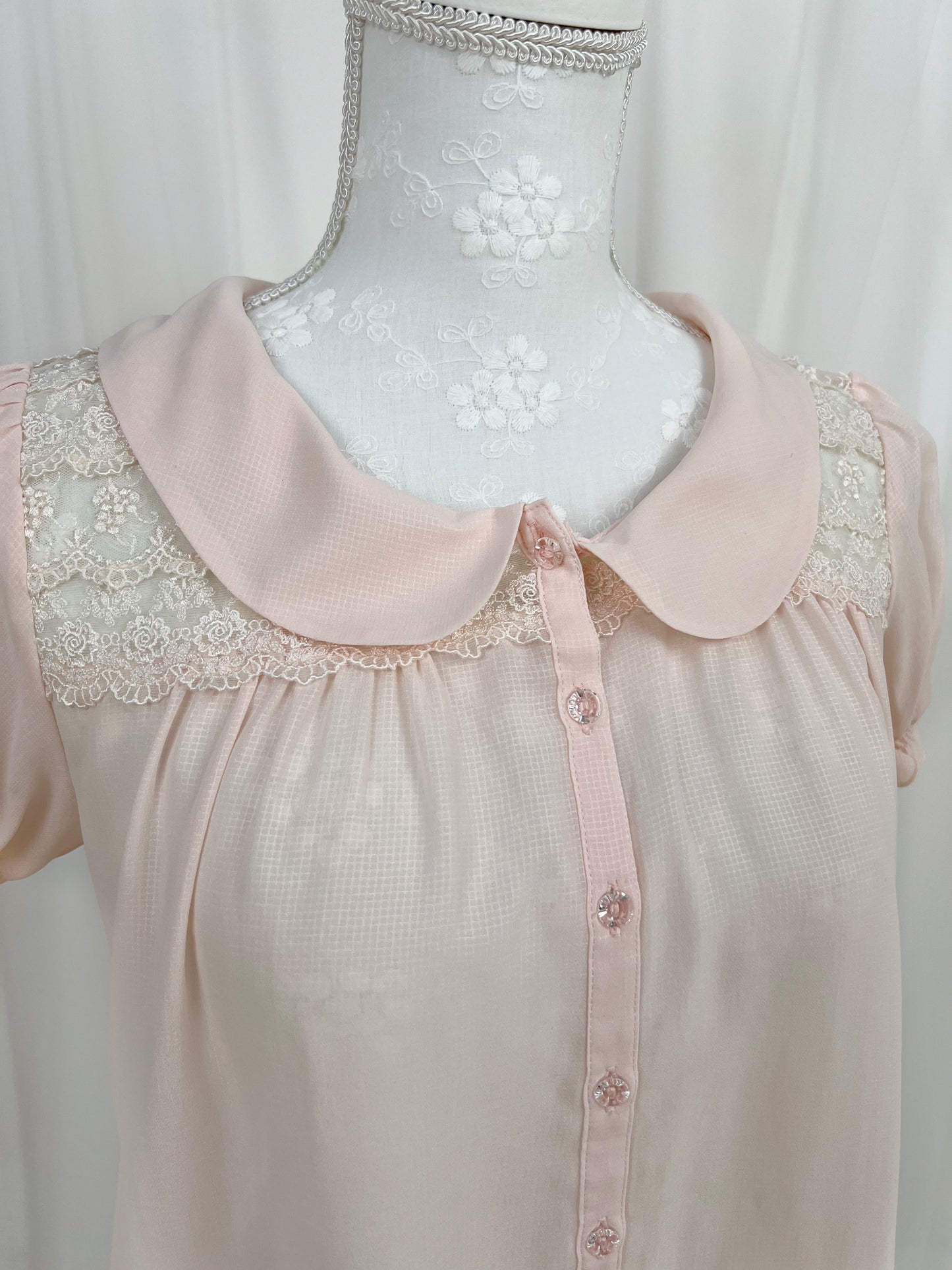 L’EST ROSE Crystal Button Chiffon Blouse (Pink)