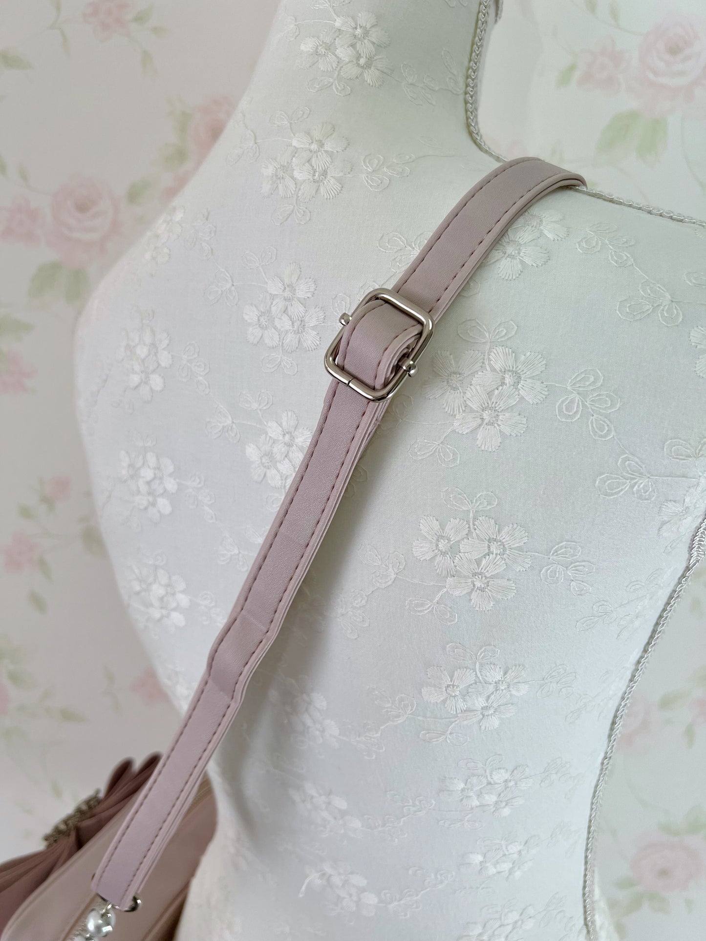 NOEMIE Crystal Buckle Pearl Shoulder Bag (Grayish Pink)