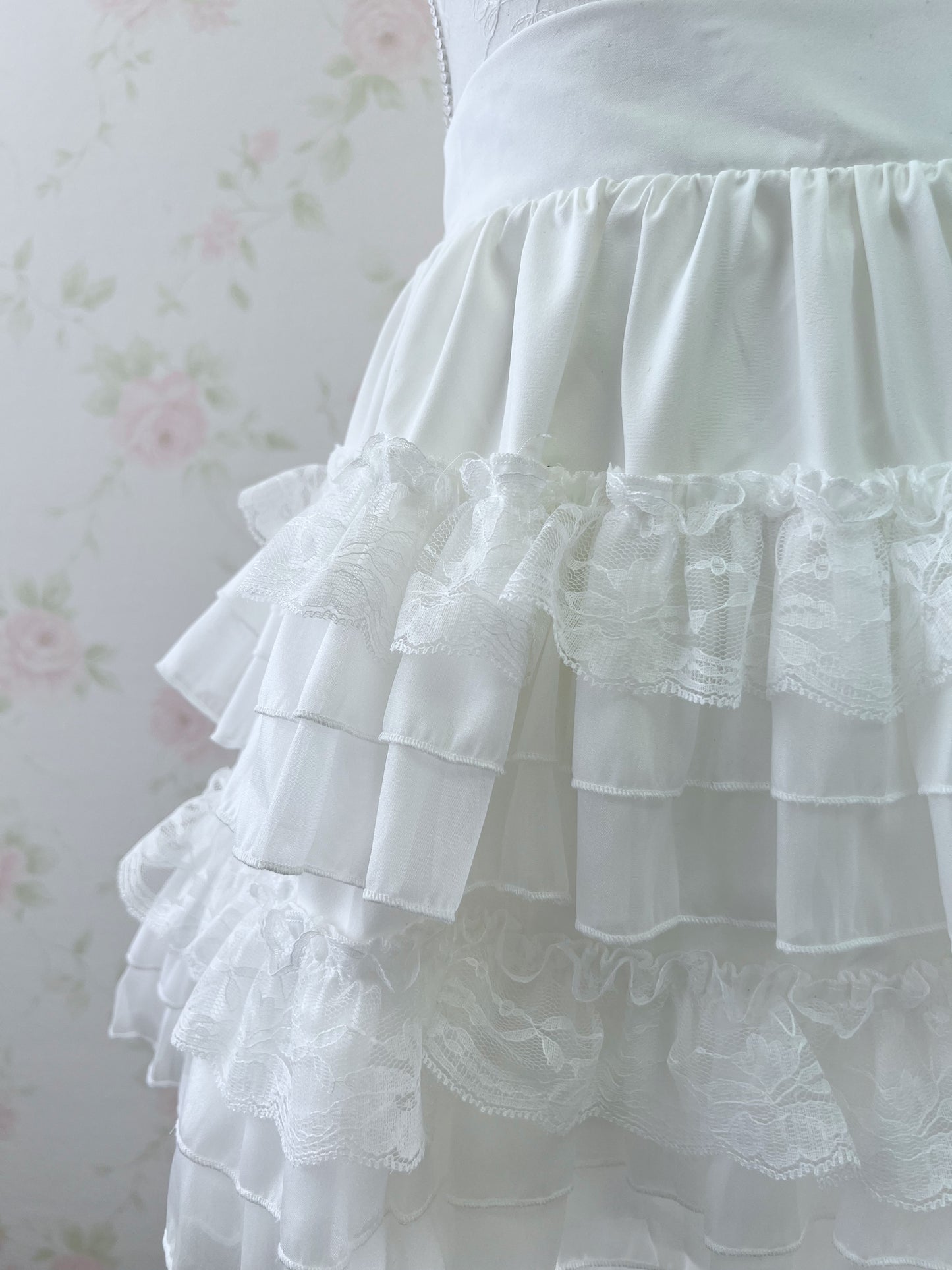 GRL Tiered Lace Skirt (White)