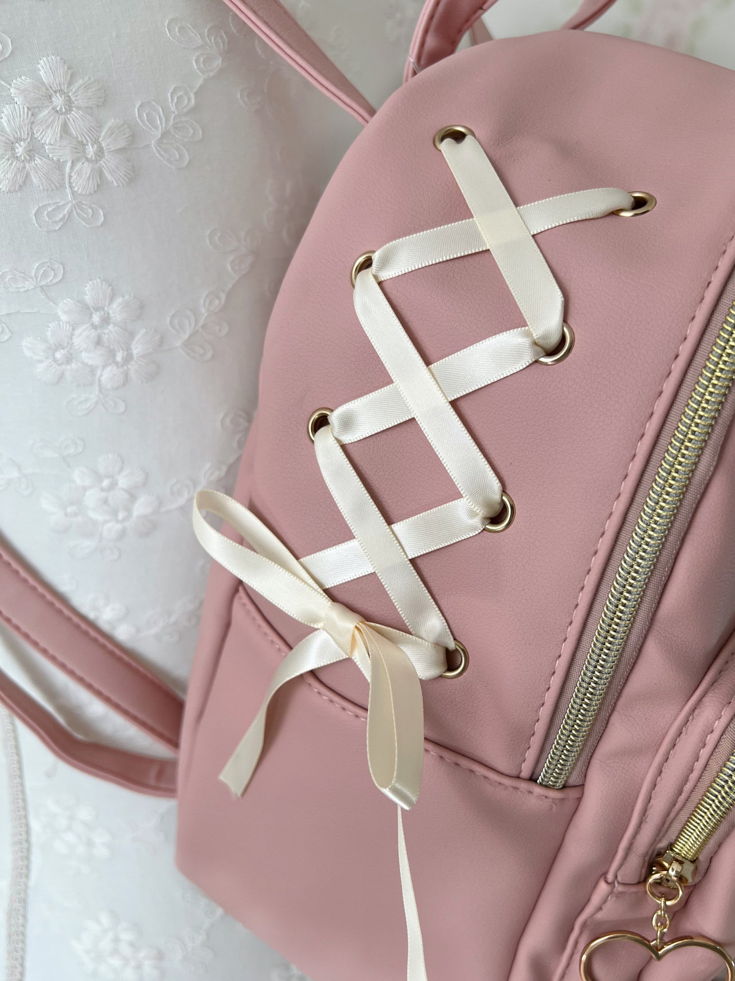 (22% OFF)Bunny Side Laced Up Backpack (Pink)