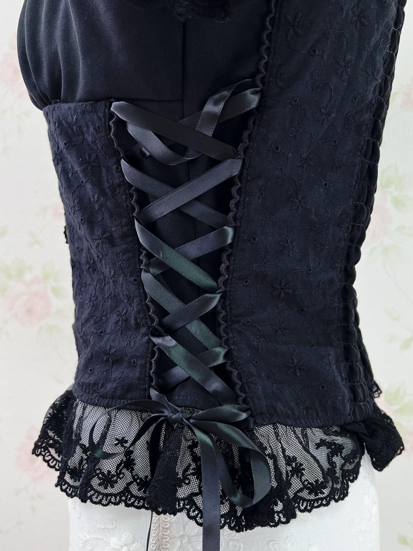 axes femme 2 Way Shoulder Laced Up Top (Black)