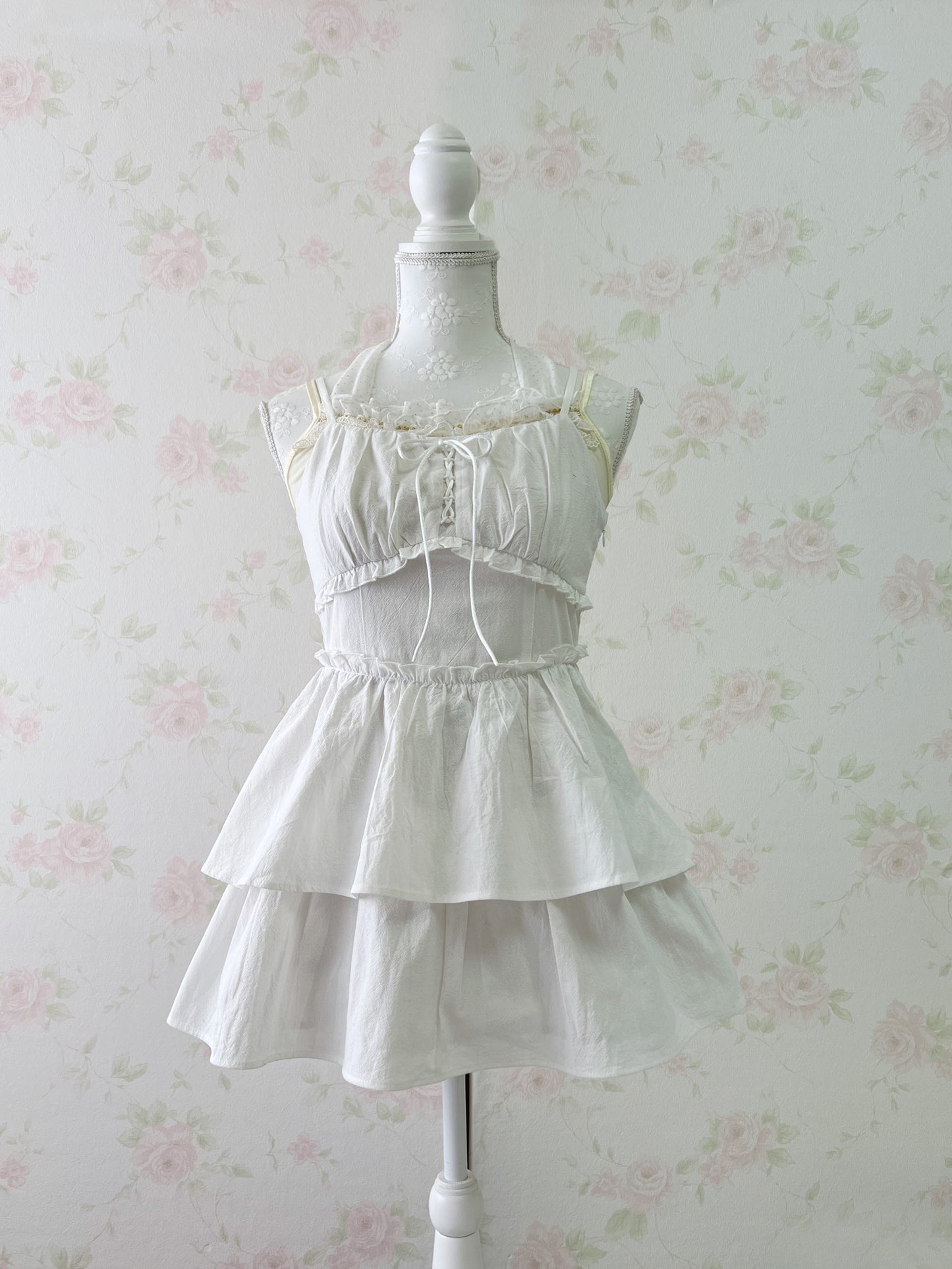 (10% OFF) axes femme Halter Neck Frilled Camisole (Light Yellow)