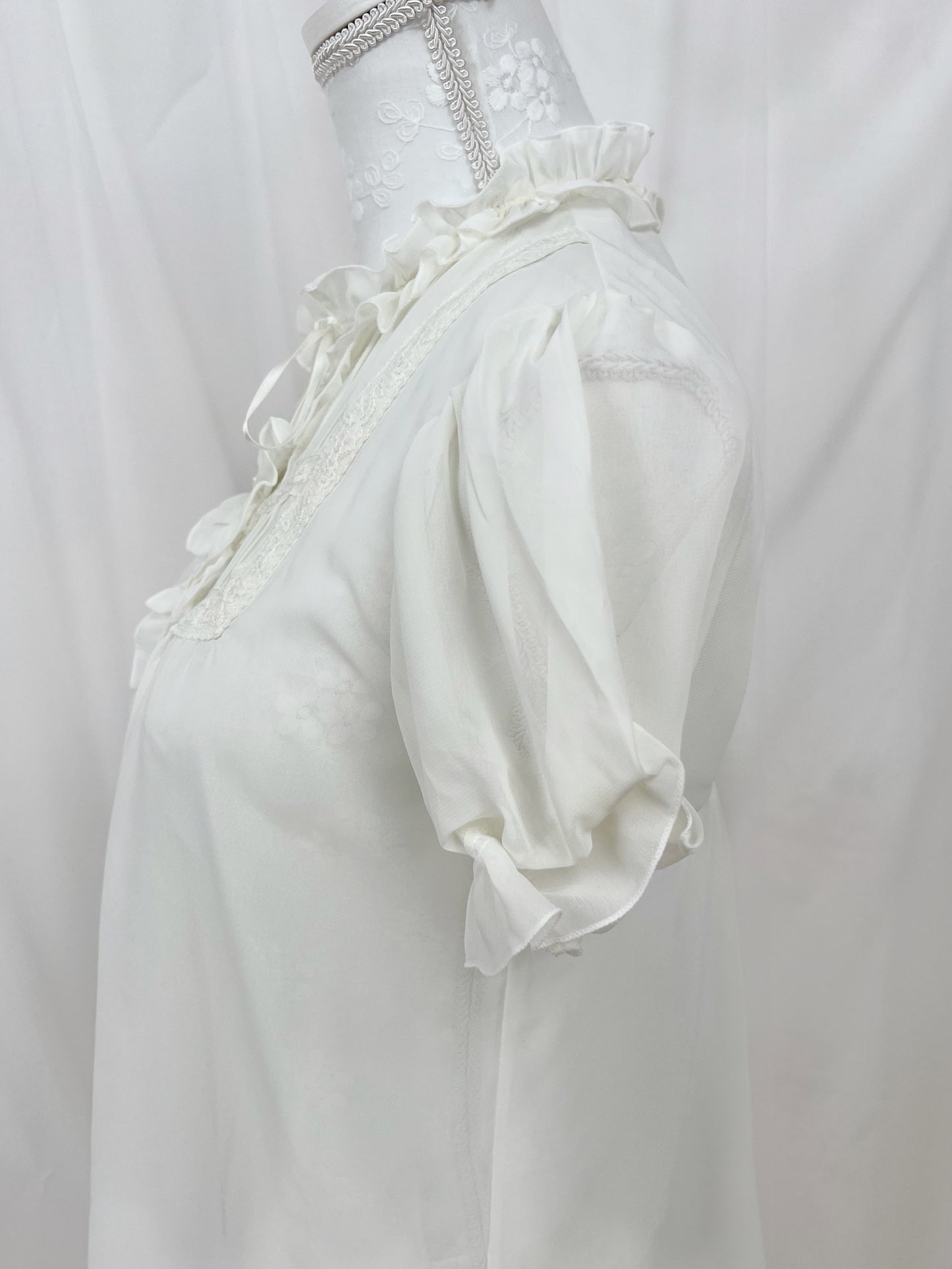 L’EST ROSE Classical Chiffon Blouse (Ivory)