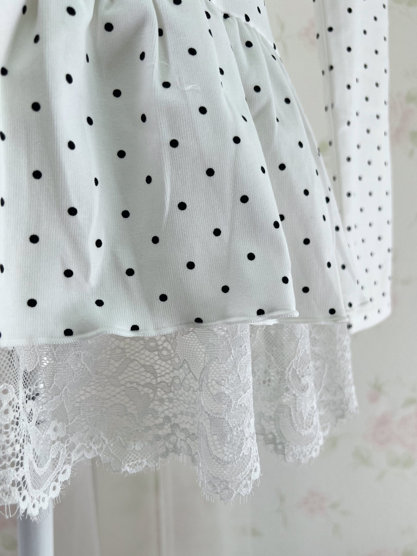 Olive des Polka Dot Lace Hem T-shirt (White)