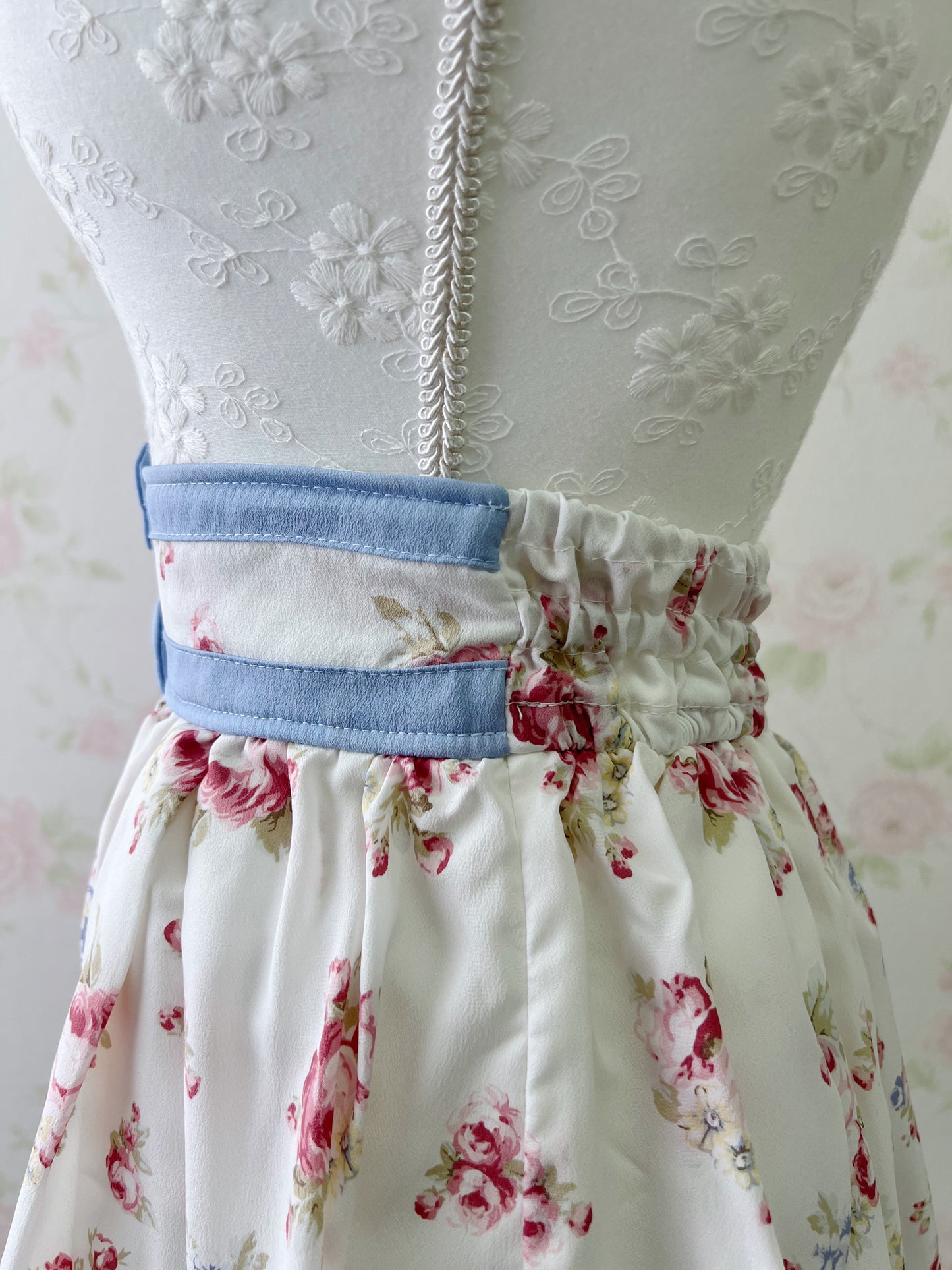 (21% OFF) LIZ LISA Double Ribbon Rose Sukapan