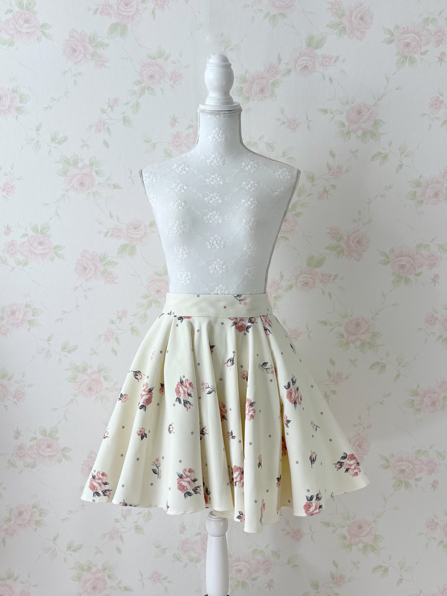 mille fille closet by LODISPOTTO Dot Rose Skirt