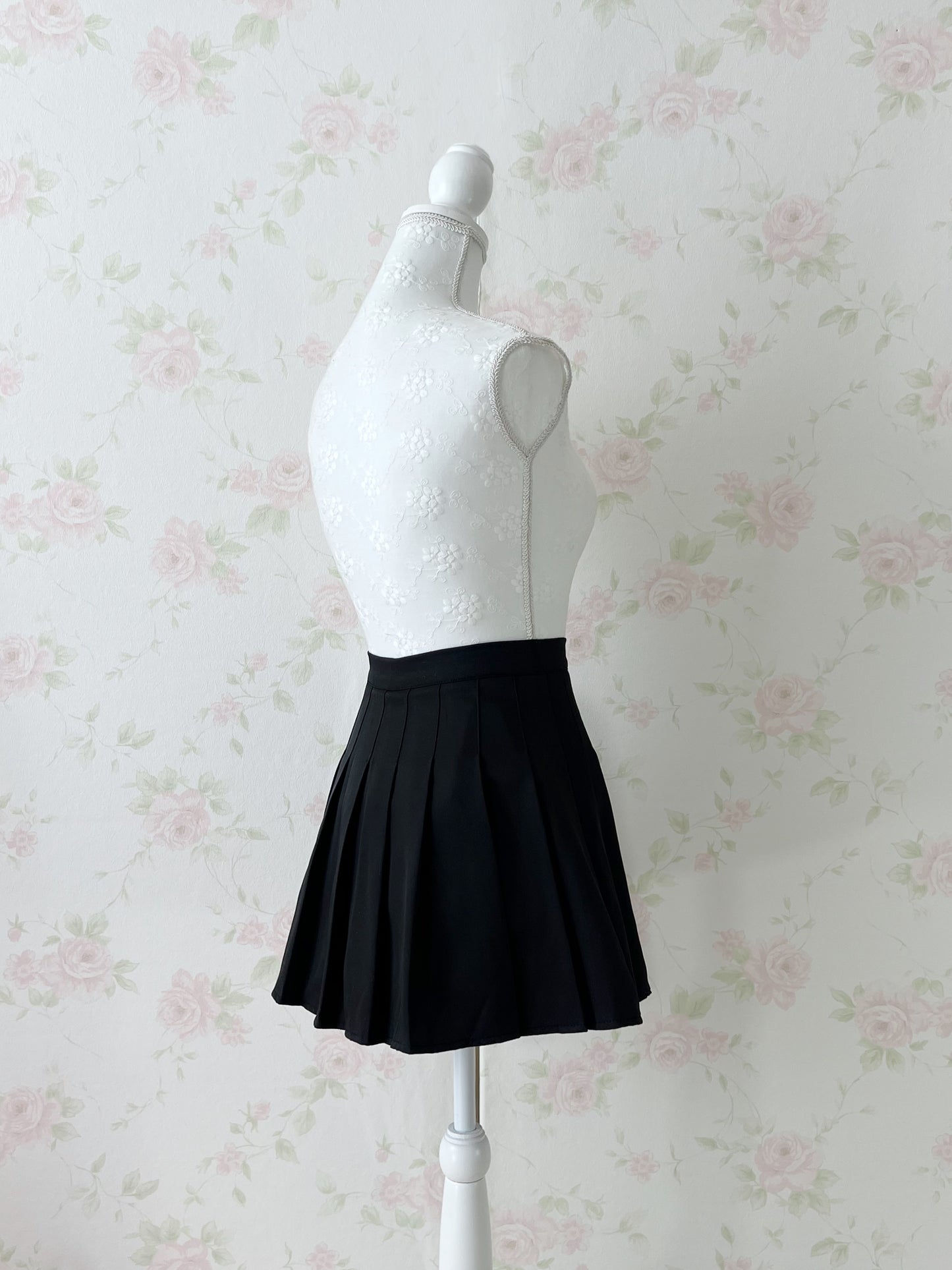 Newlyme Yumetenbo Pleated Skirt (Black)