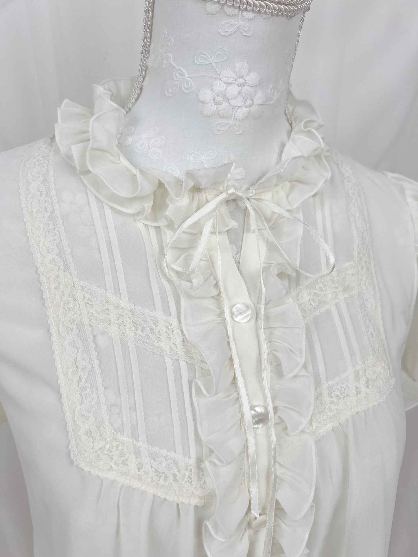 L’EST ROSE Classical Chiffon Blouse (Ivory)