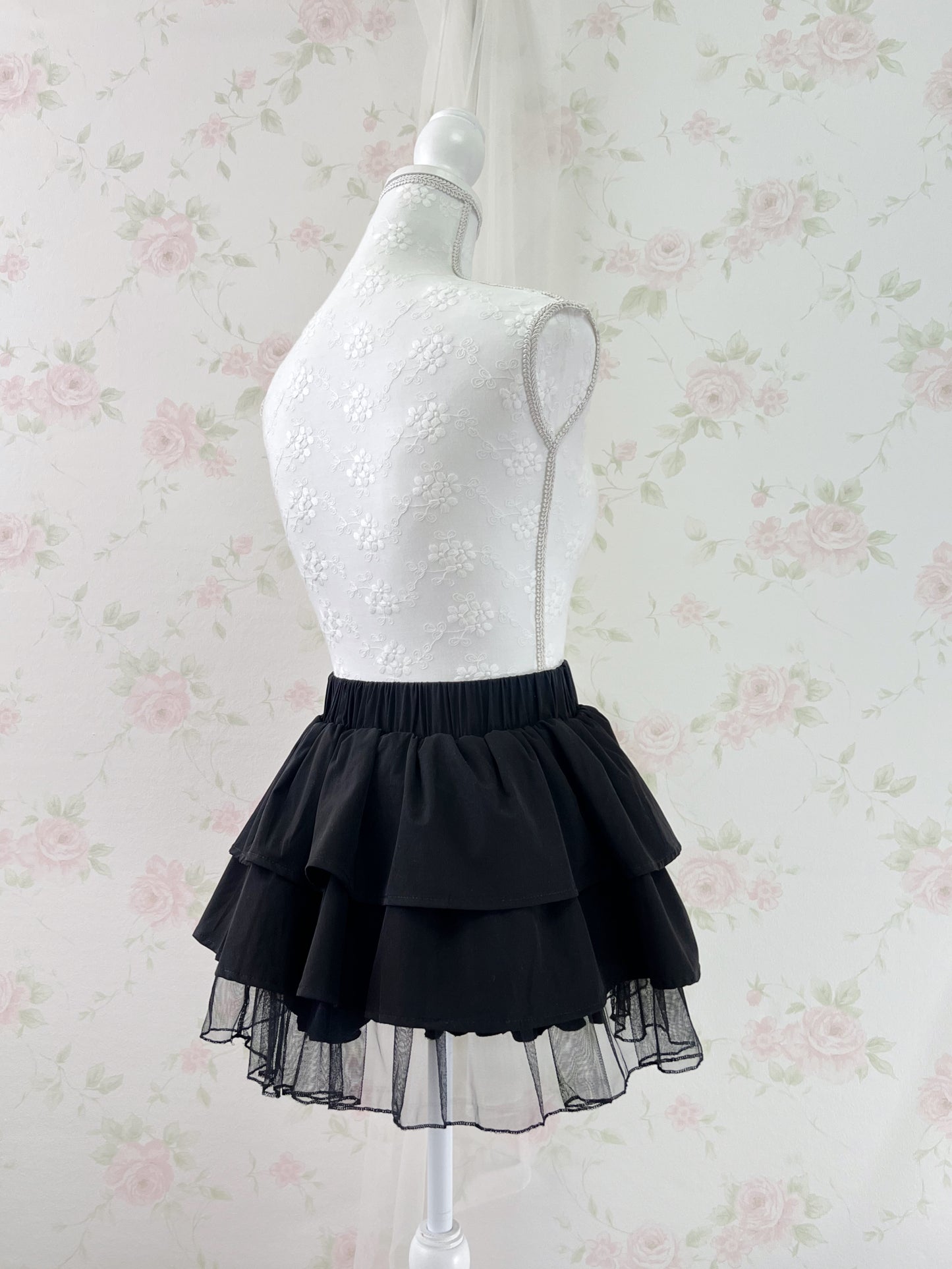 GRL Tulle Hem Tiered Skirt (Black)