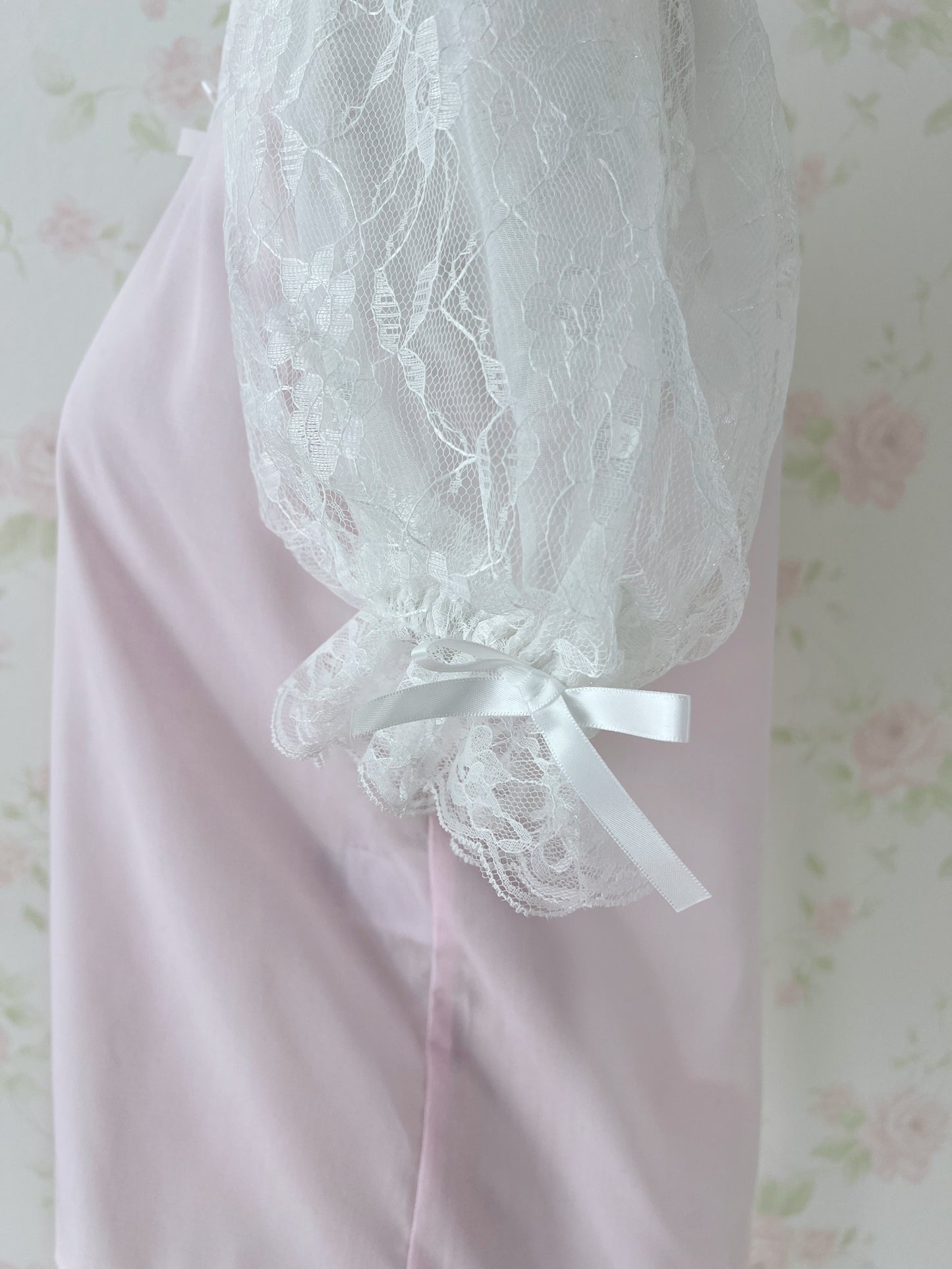 Lovely Tency Lace Sleeve Halter Neck Blouse (Pink)