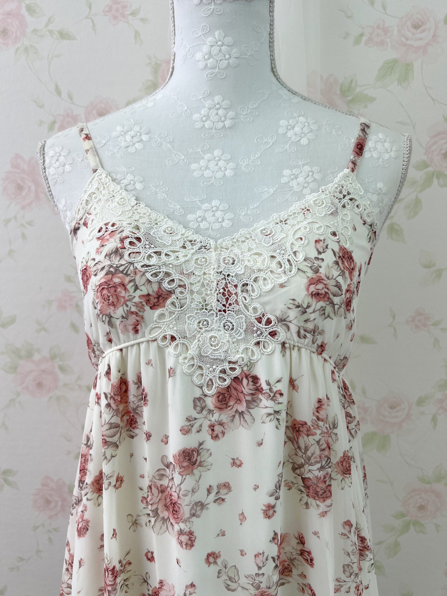 L'EST ROSE Front Lace Floral Dress