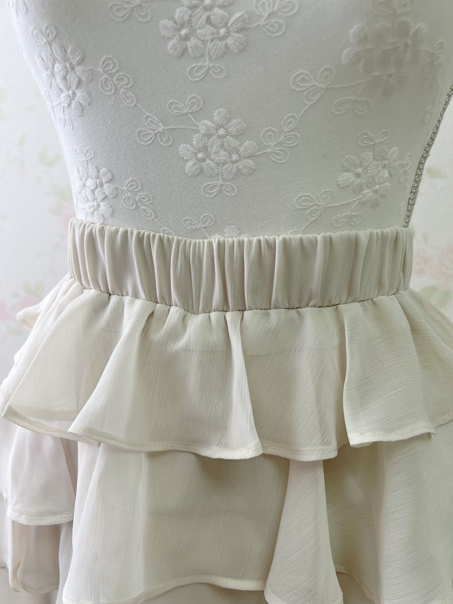 GRL Organdy Frilly Sukapan (Ivory)