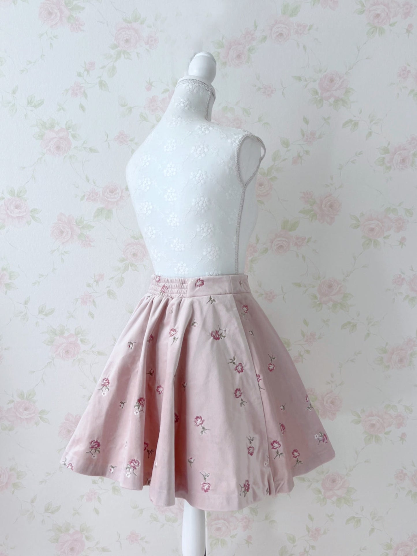 mille fille closet by LODISPOTTO Velvet Petite Rose Embroidery Skirt