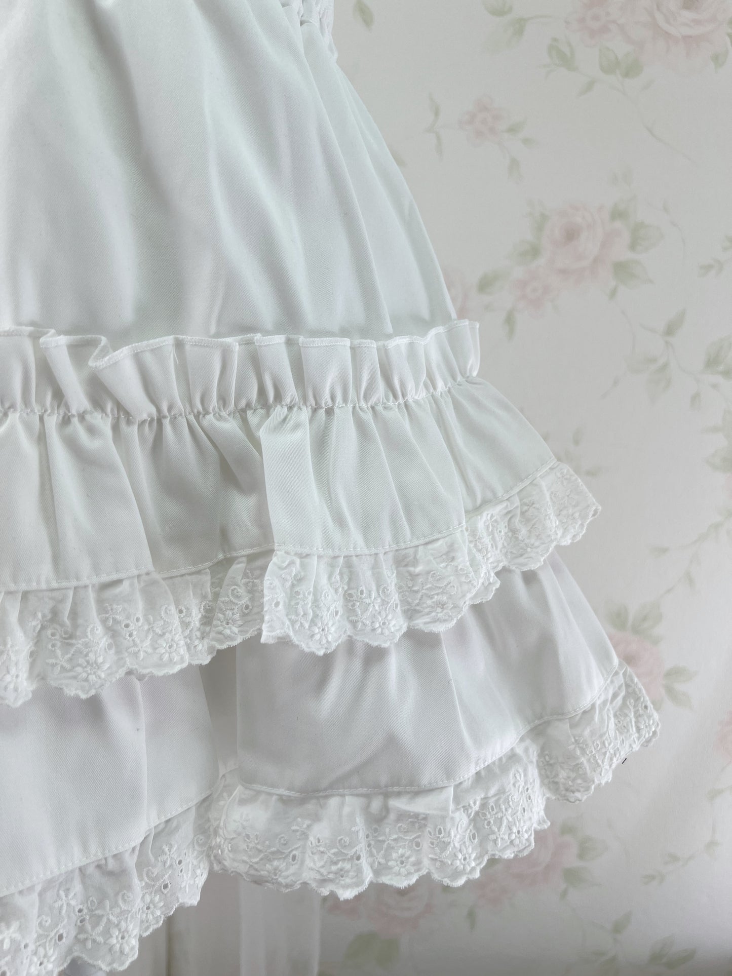 GRL Cotton Lace Hem Skirt (White)