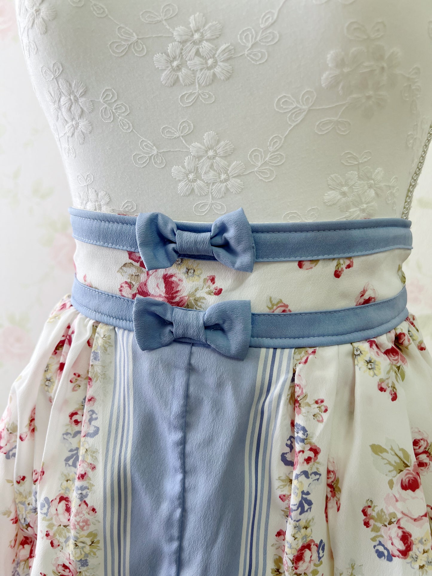 (21% OFF) LIZ LISA Double Ribbon Rose Sukapan