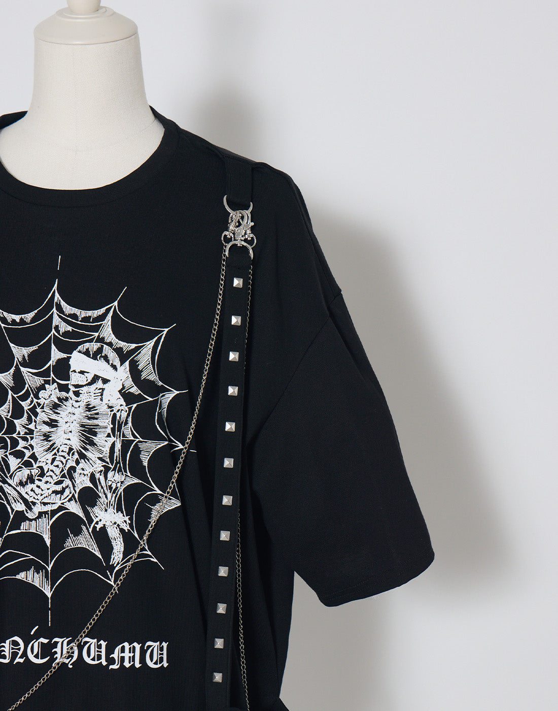 AVENCHUMU Skull illustration print studded cross t-shirt