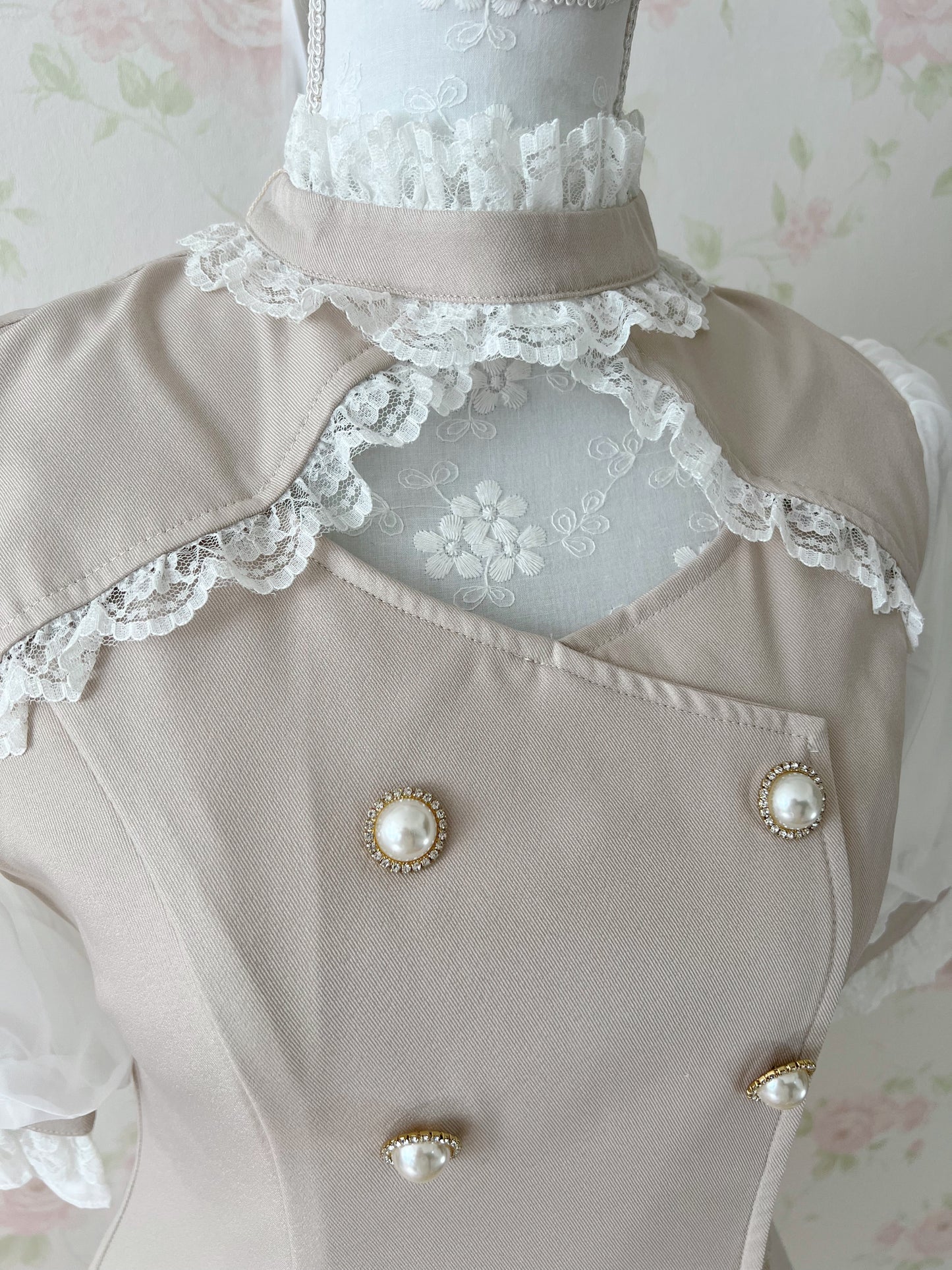 ROJITA Organdy Puff Sleeved Pearl Button Dress (Beige)