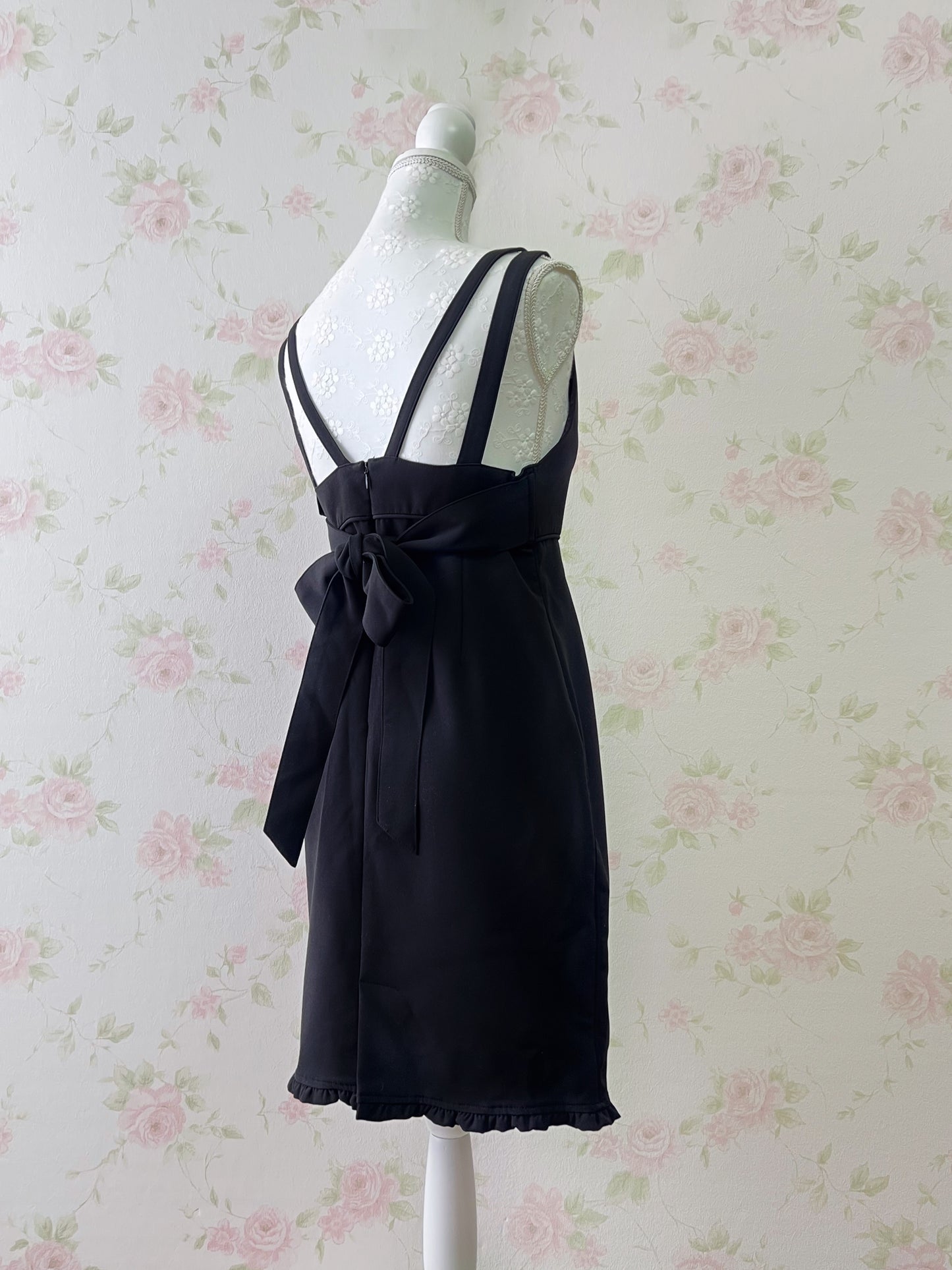 EATME Mermaid Back Bow Jumper Dress (Black)