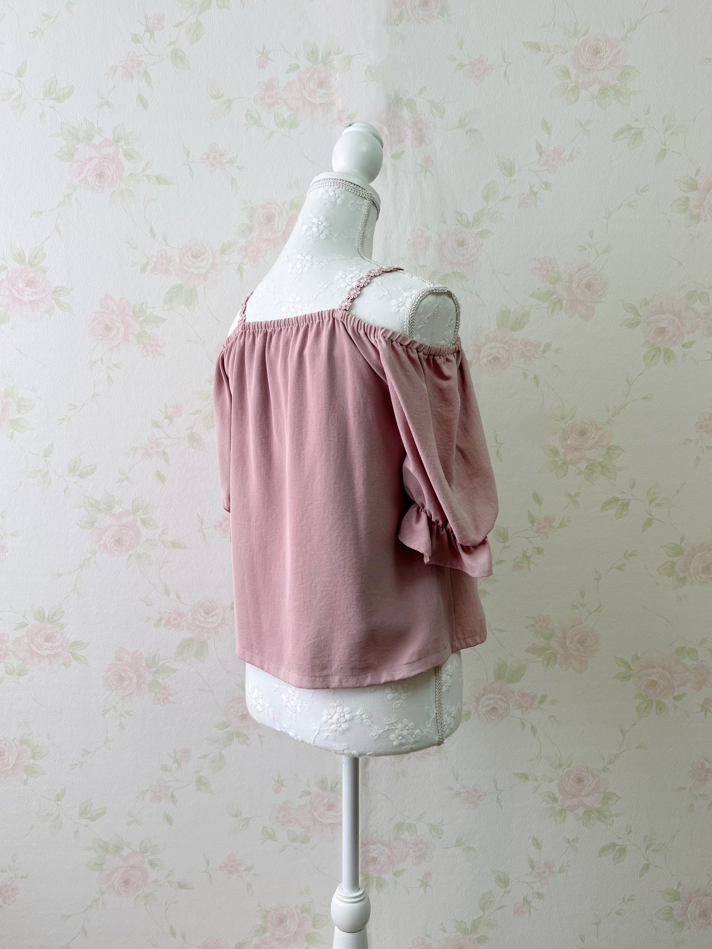 (20% OFF) LODISPOTTO Floral Lace Strap Blouse (Pink)