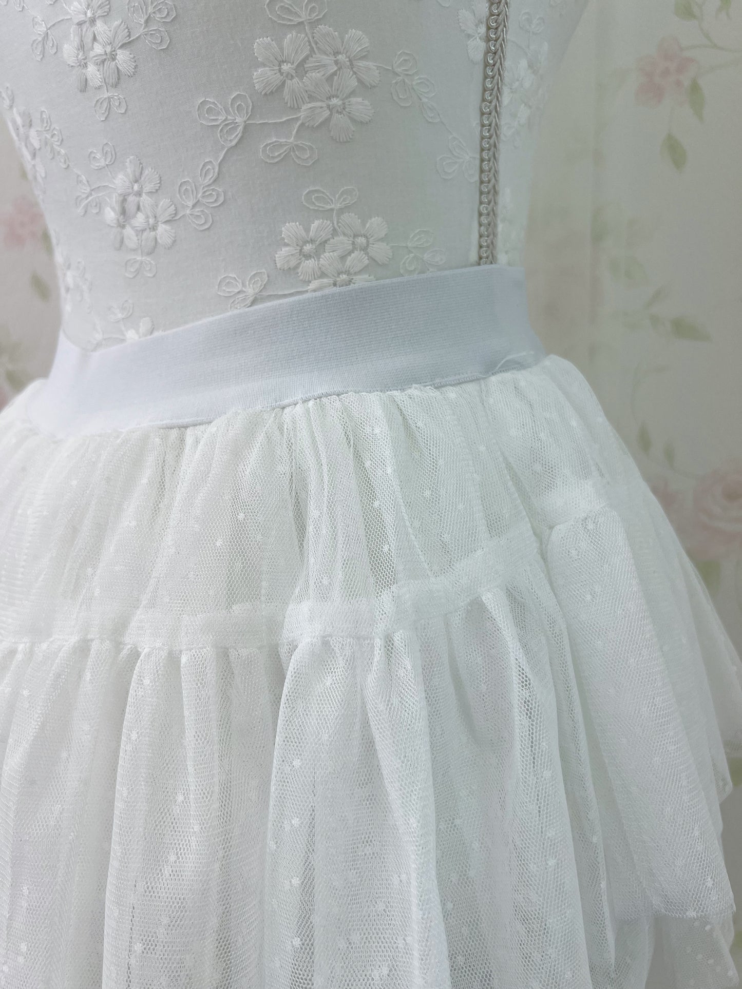 GRL Dot Tulle Mini Sukapan (White)