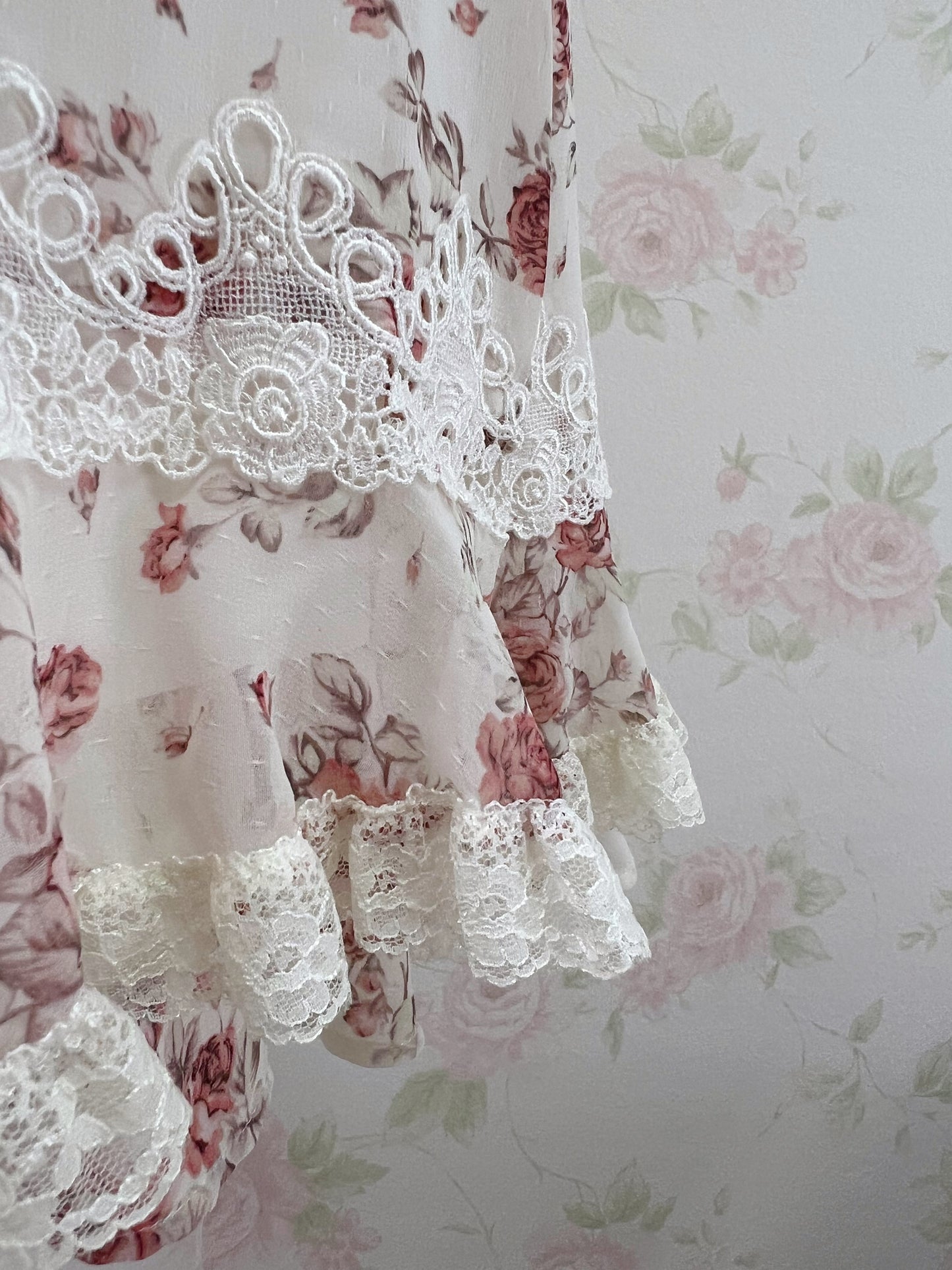 L'EST ROSE Front Lace Floral Dress