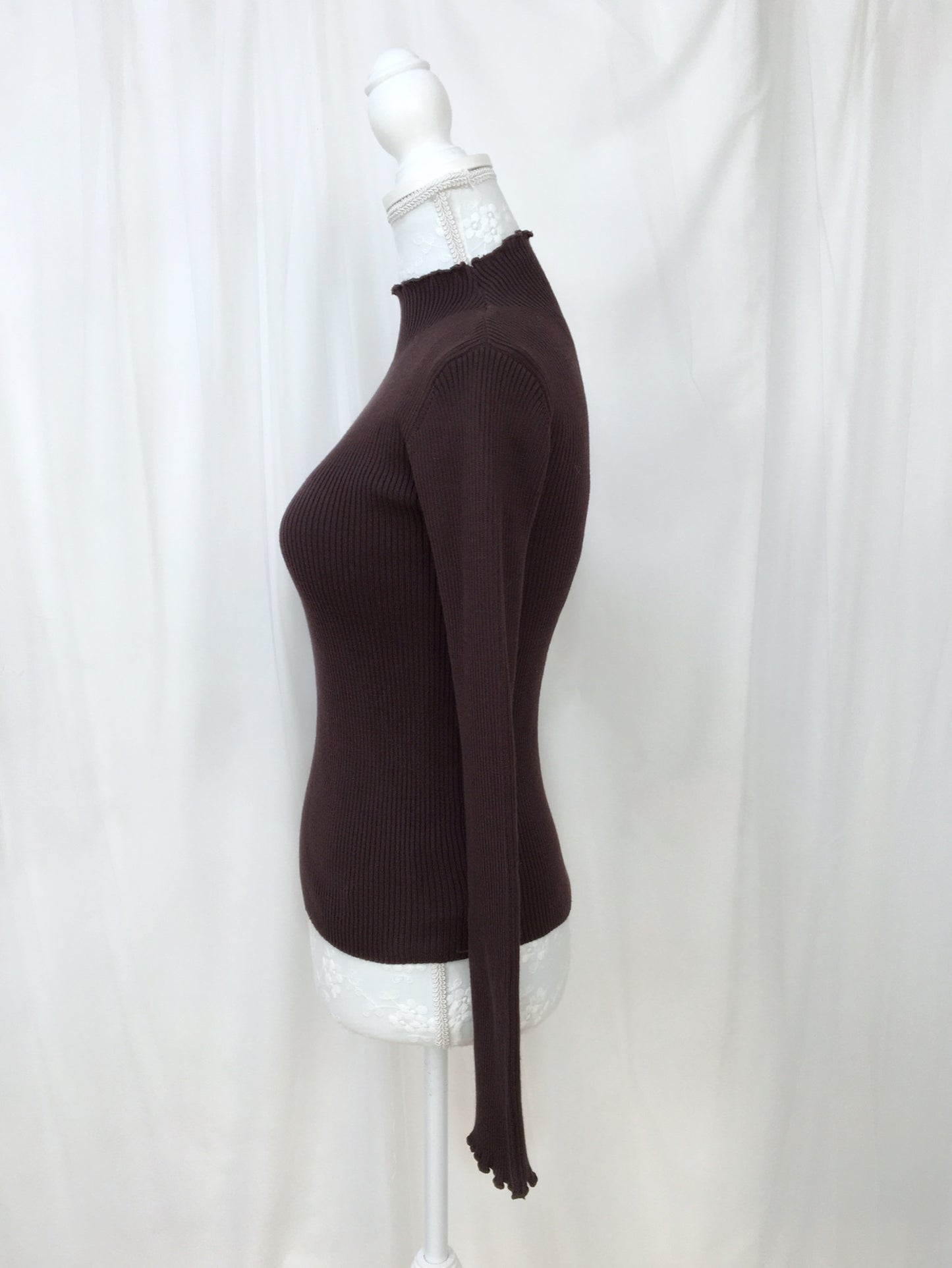 GRL High Neck Mellow Knit Top (Chocolate)