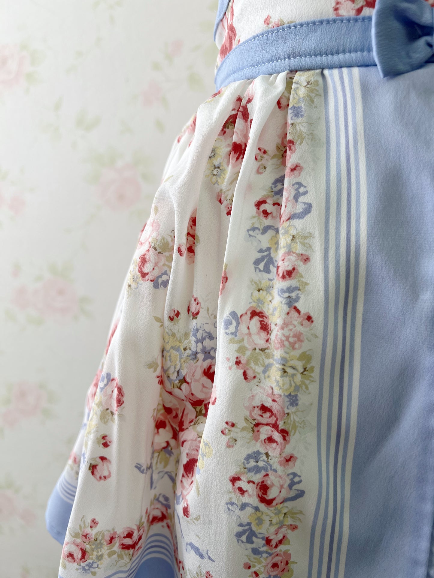 (21% OFF) LIZ LISA Double Ribbon Rose Sukapan
