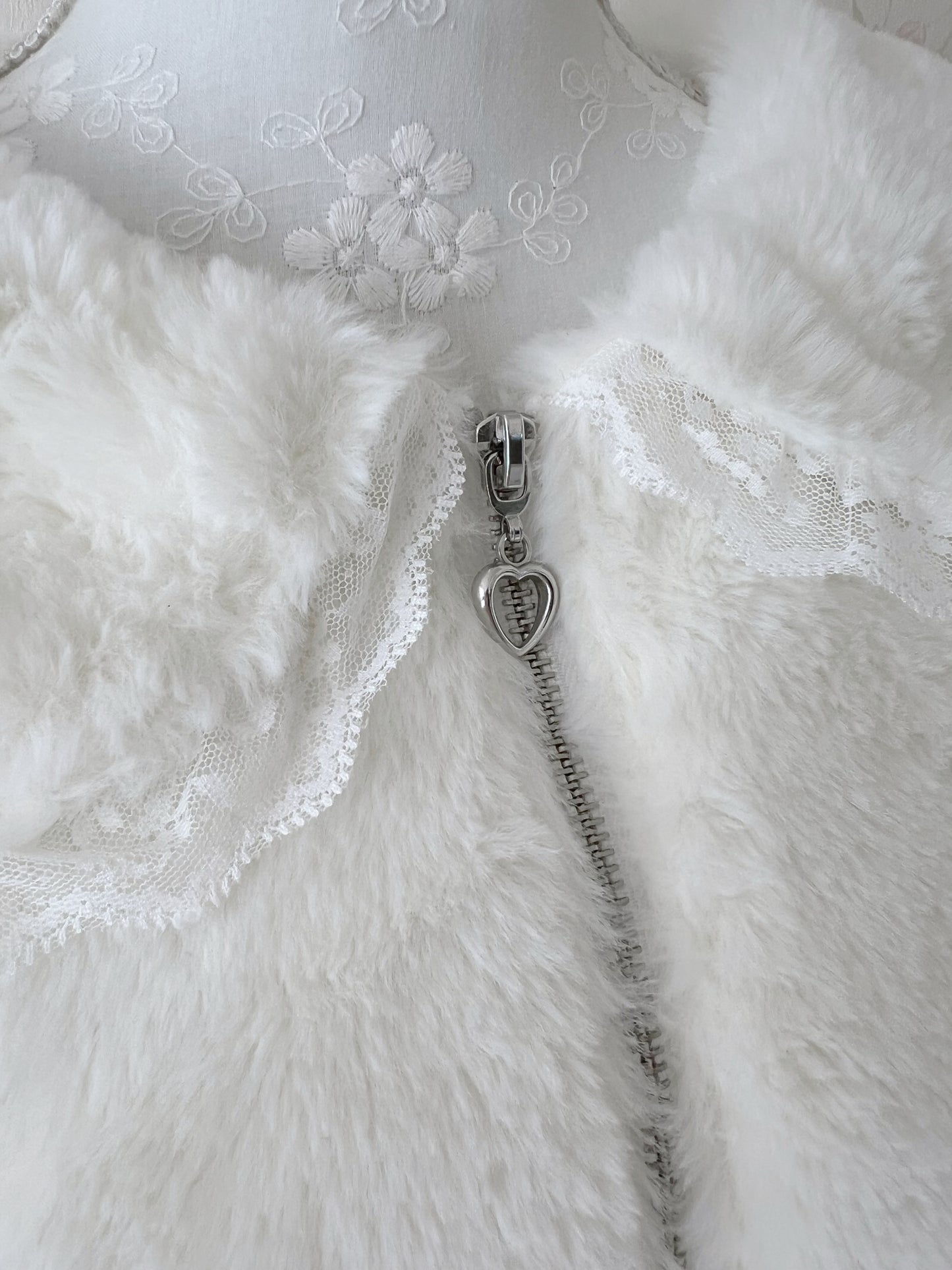 majoretty Lacy Sailor Collar Eco Fur Jacket (White)
