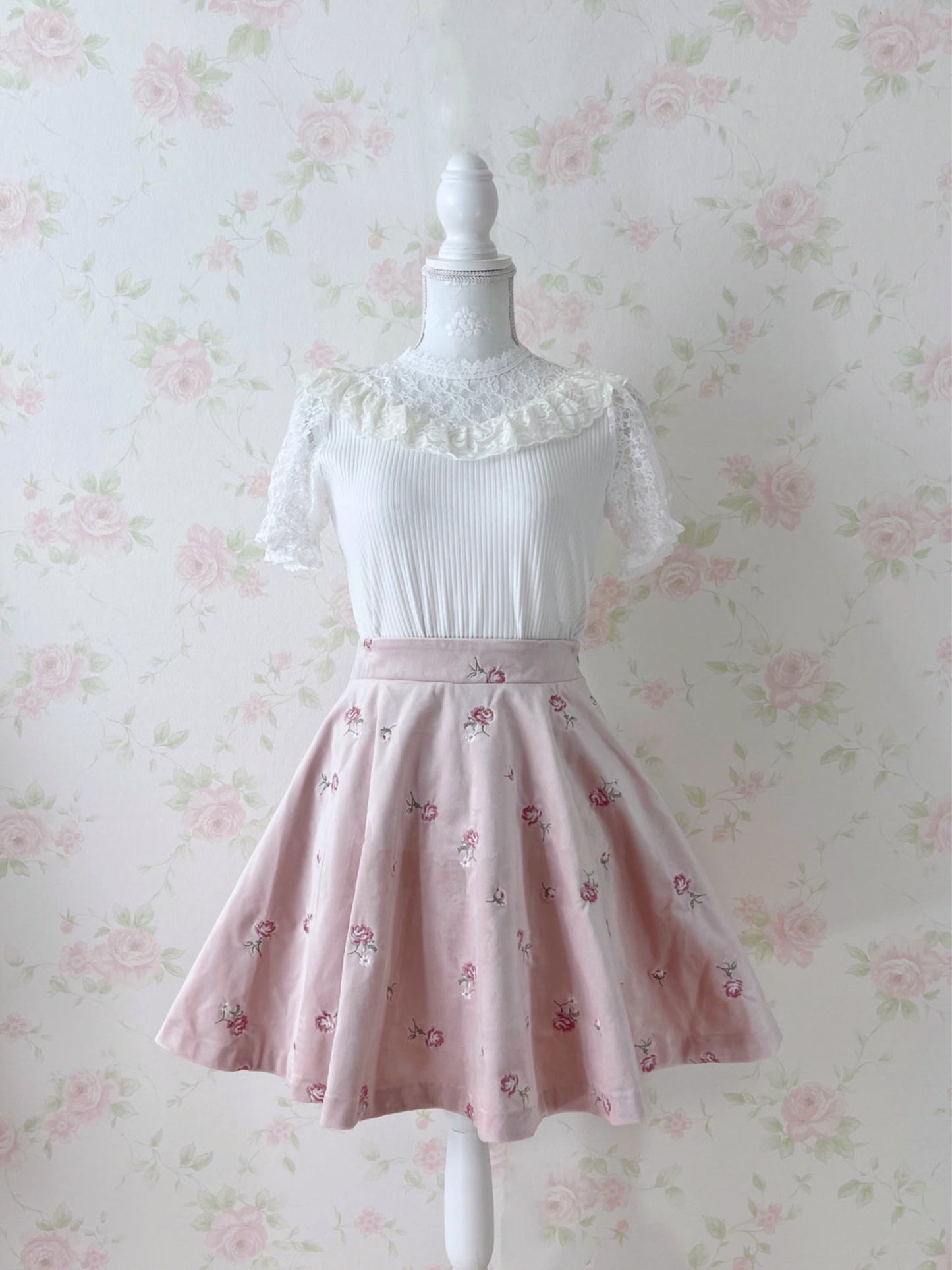 mille fille closet by LODISPOTTO Velvet Petite Rose Embroidery Skirt