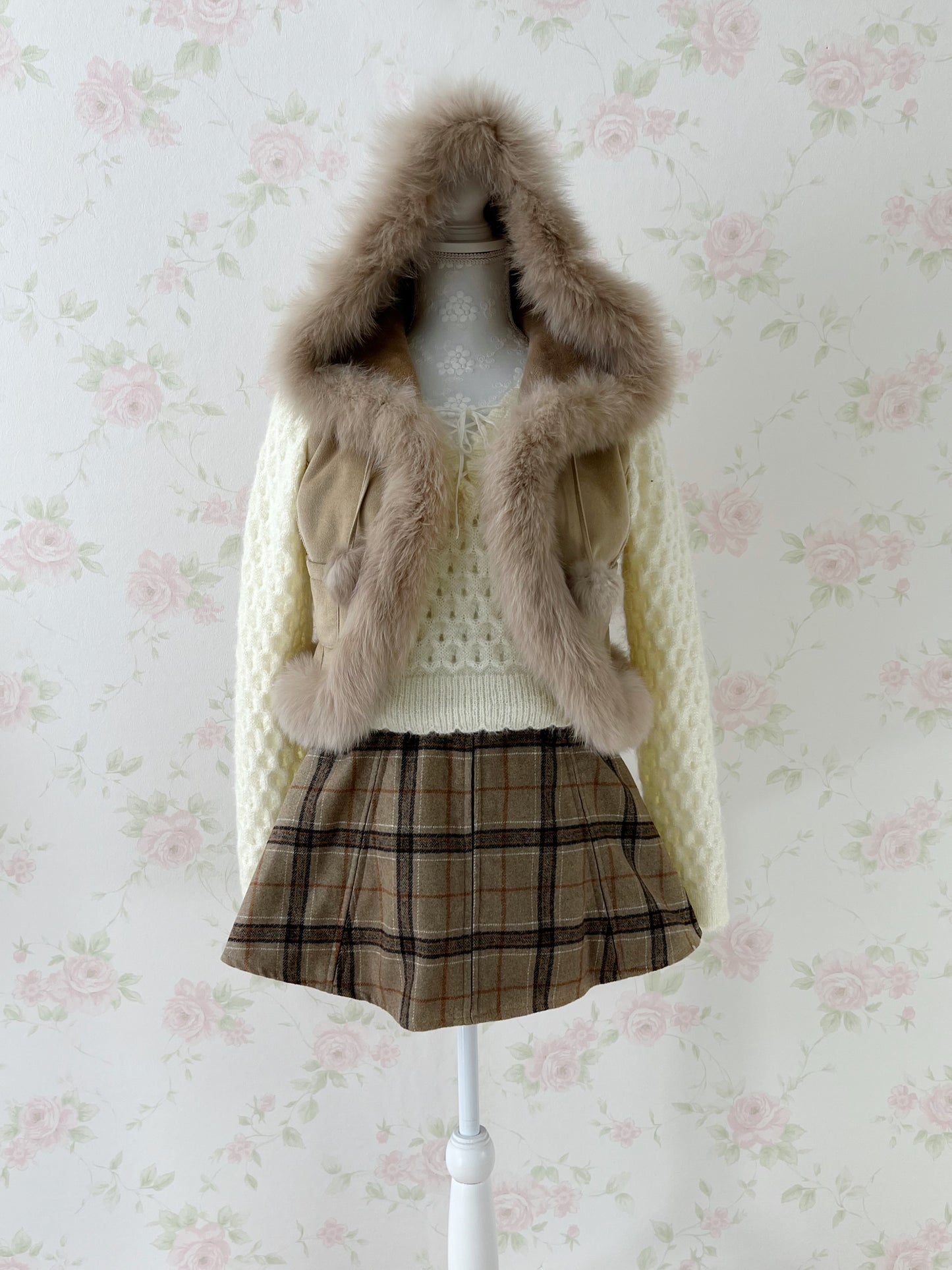 monLily Front Laced Up Sweater (Ivory)