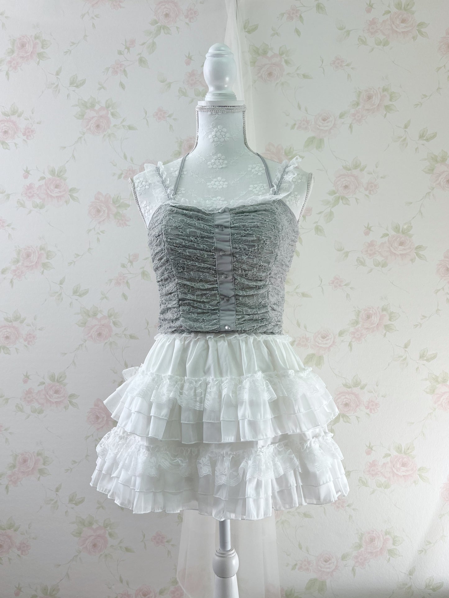 GRL Tiered Lace Skirt (White)