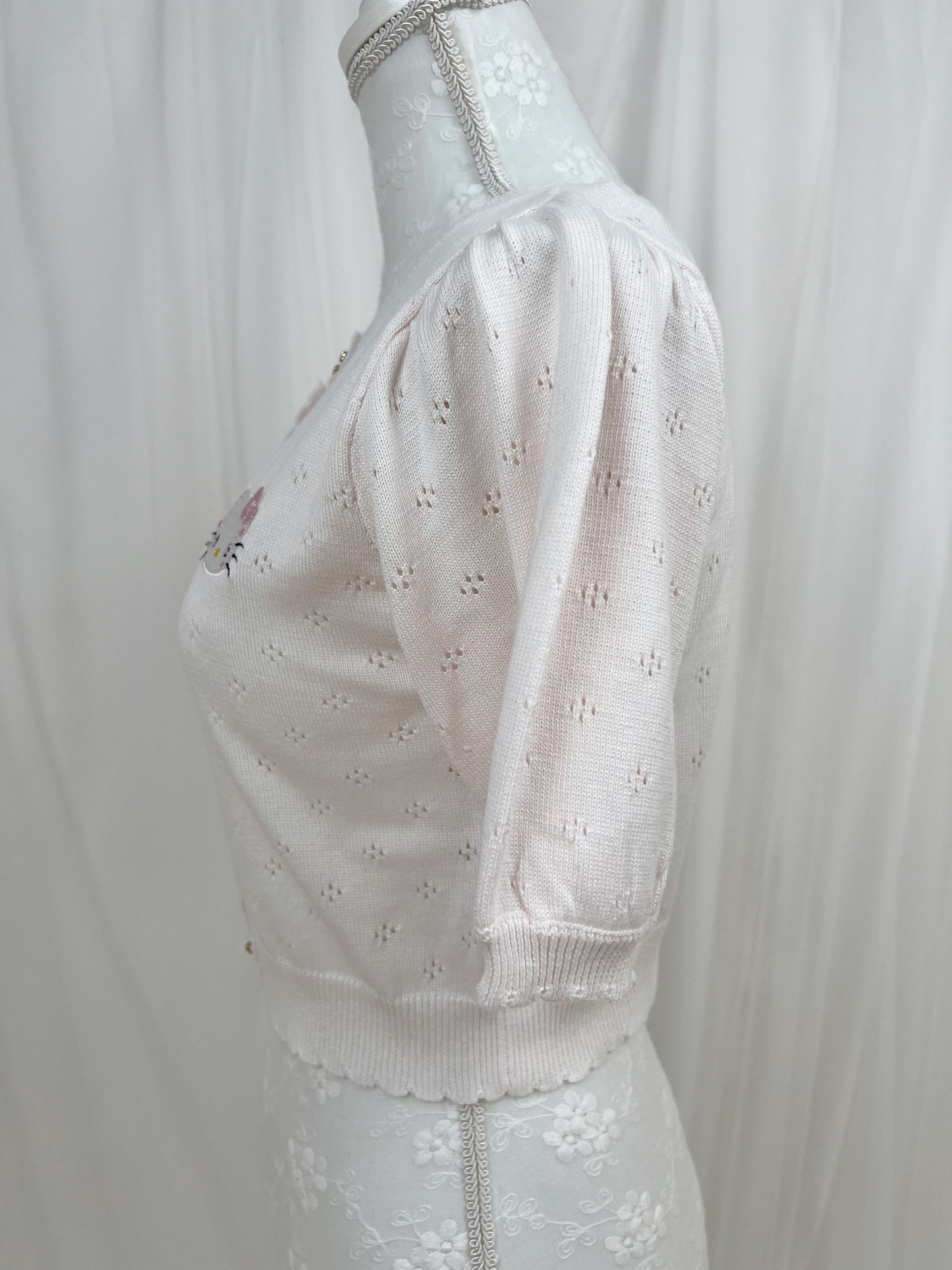 (15% OFF)MAJESTIC LEGON Hello Kitty Cardigan (White)