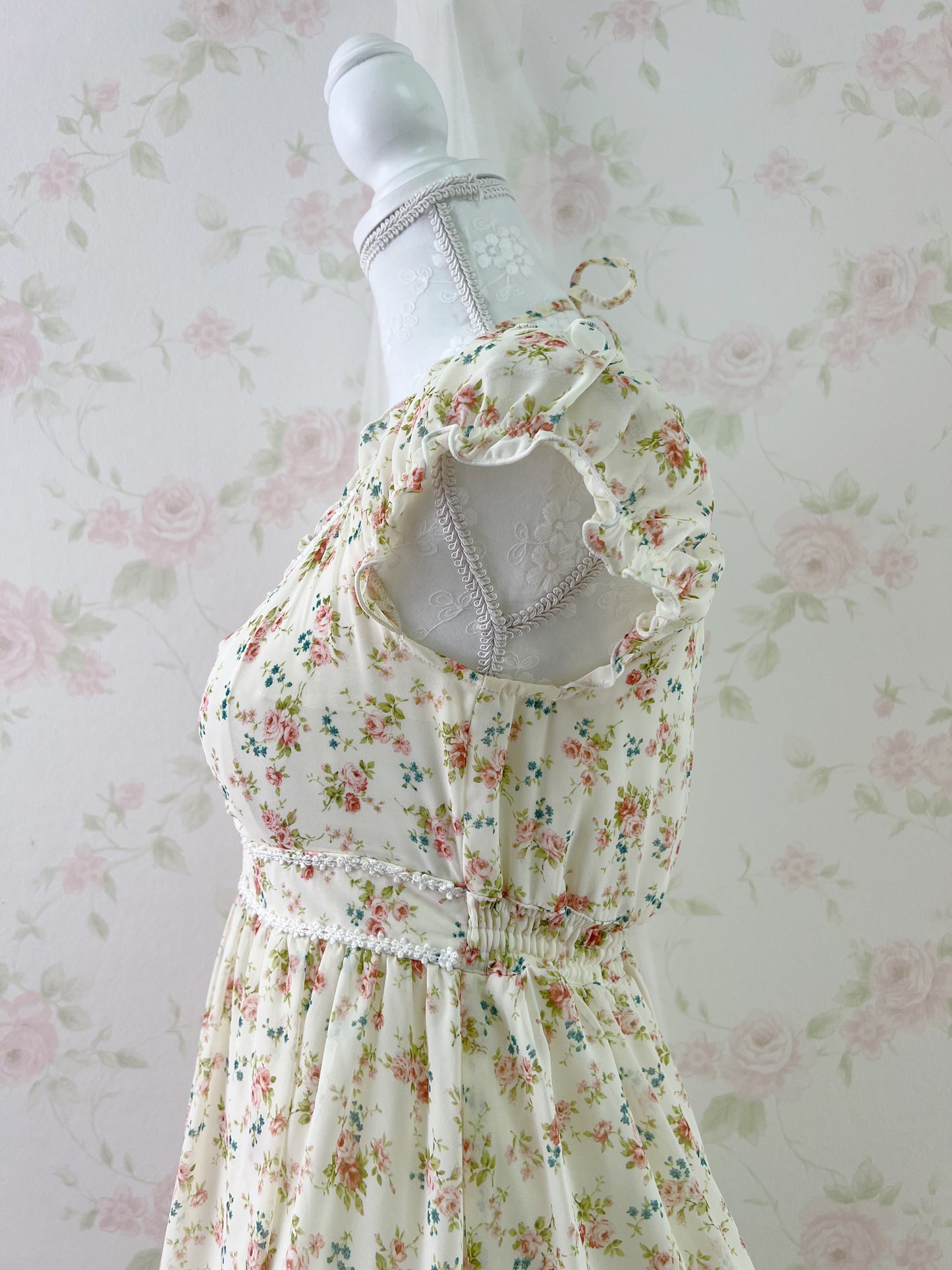 L’EST ROSE Halter Neck Floral Dress (Butter Yellow)