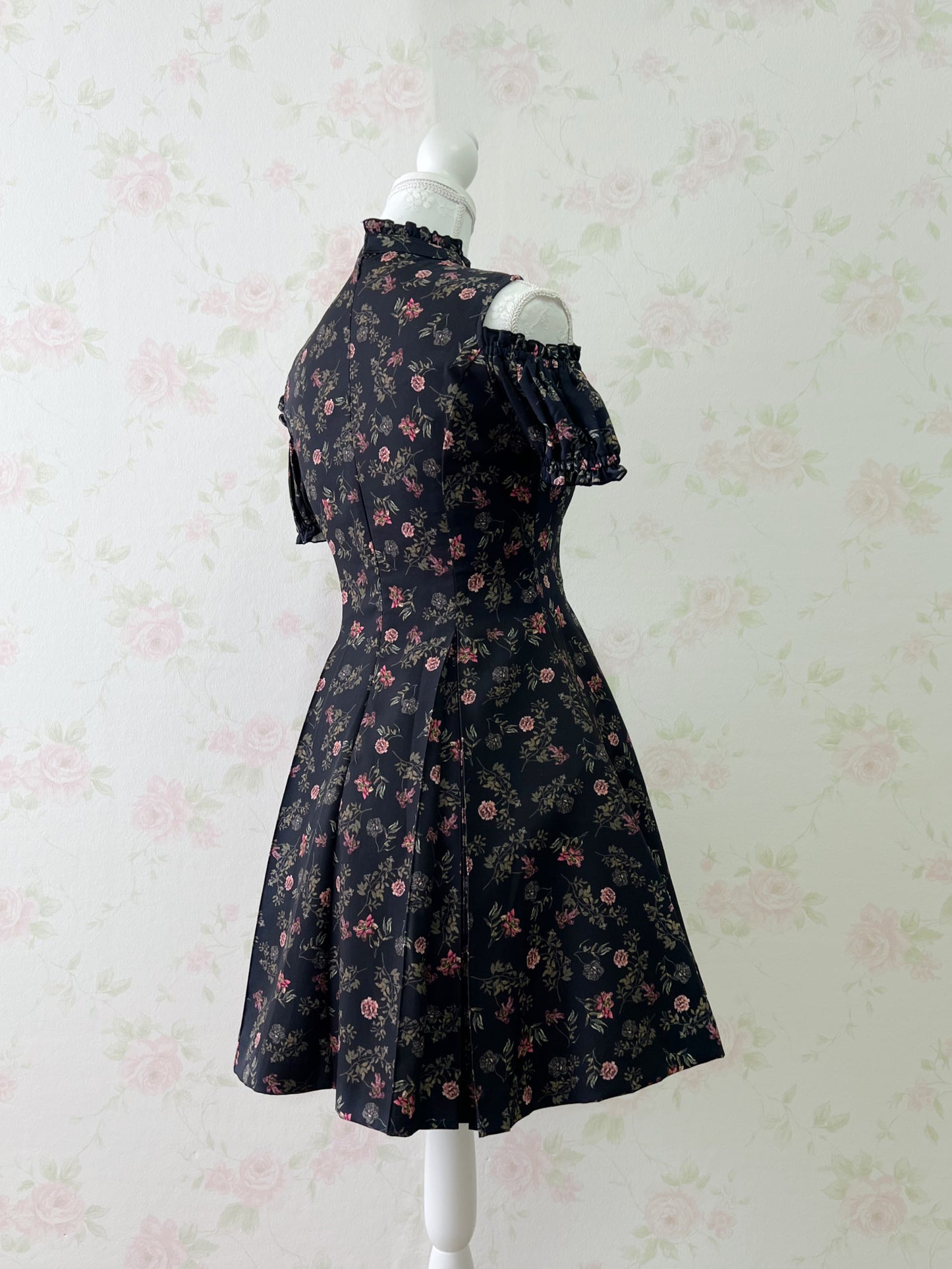 EATME Cross Front Off Shoulder Dress